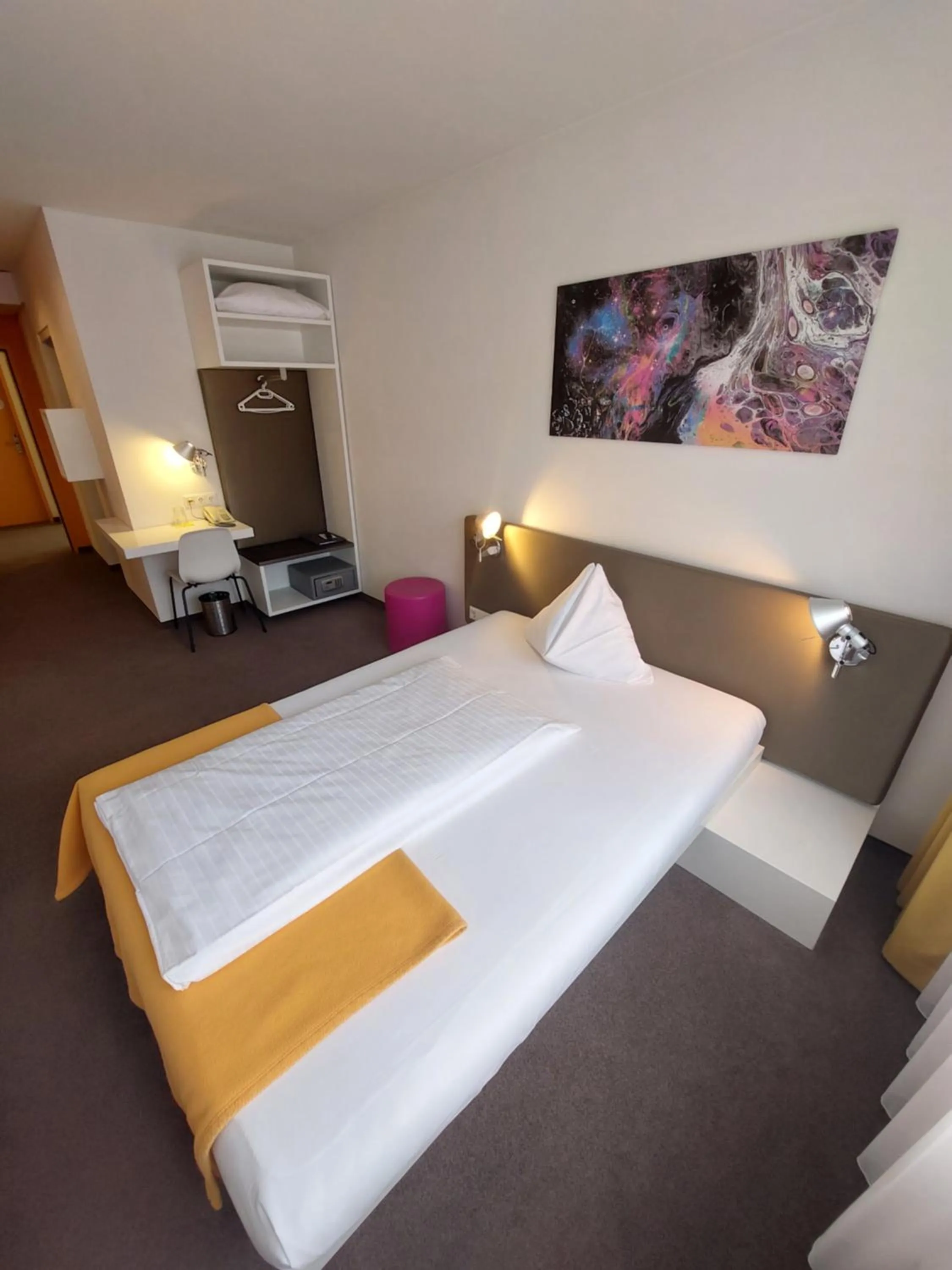 Staff, Bed in STAY.inn Comfort Art Hotel Schwaz