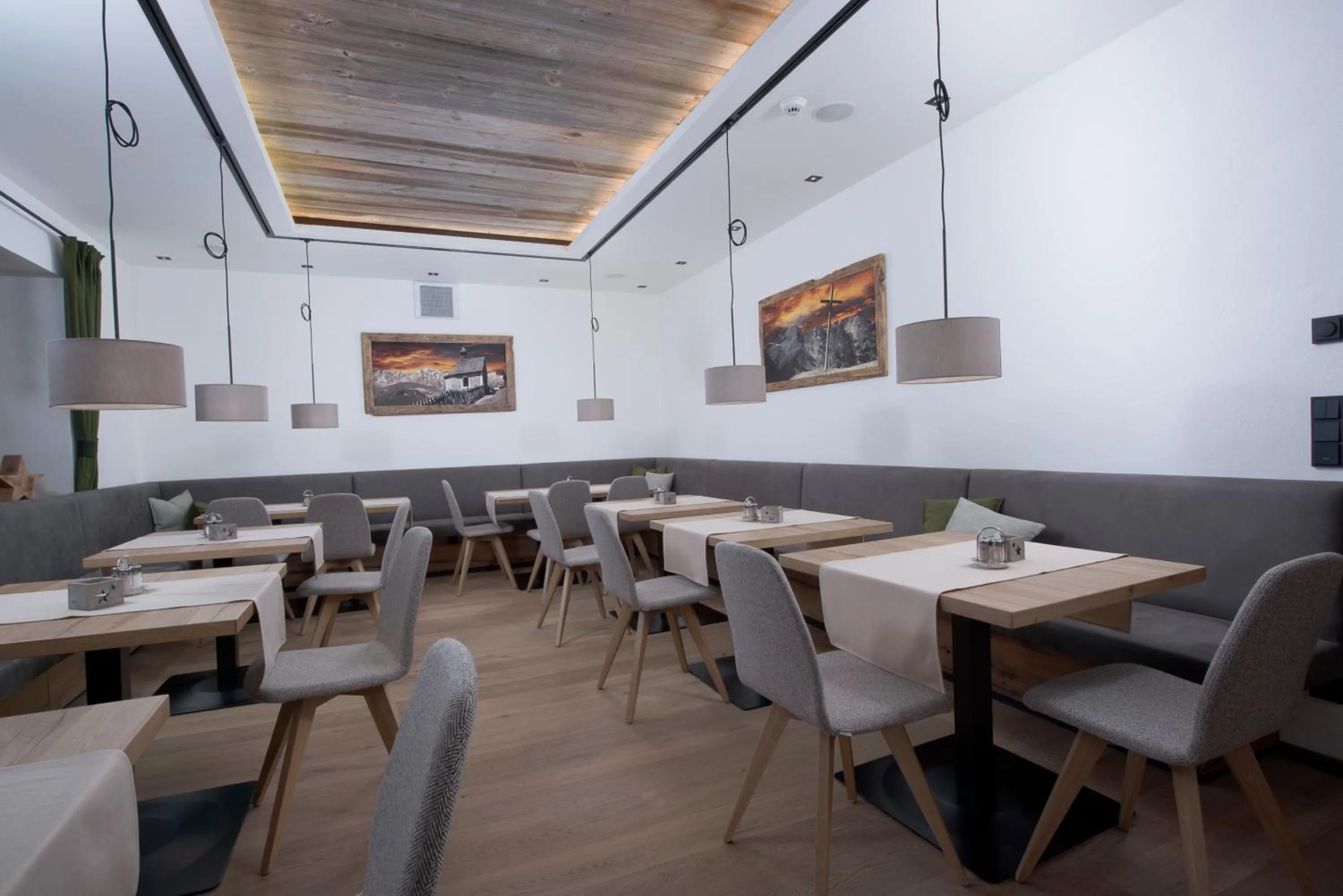 Restaurant/places to eat in Hotel Fischer