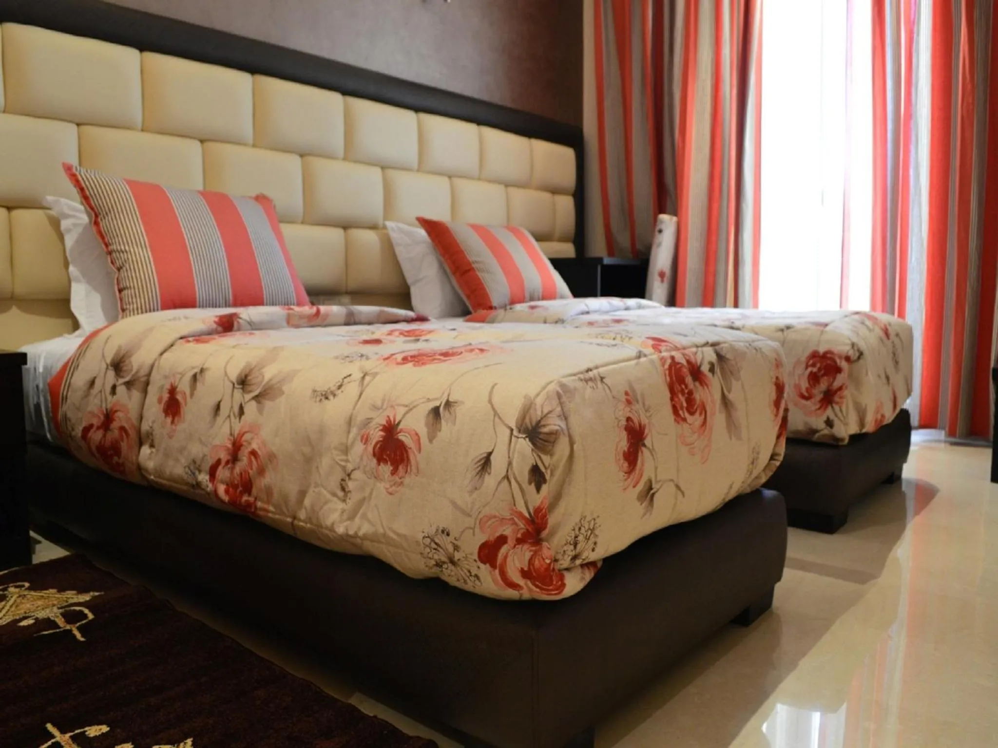 Property building, Bed in Hotel La Luna
