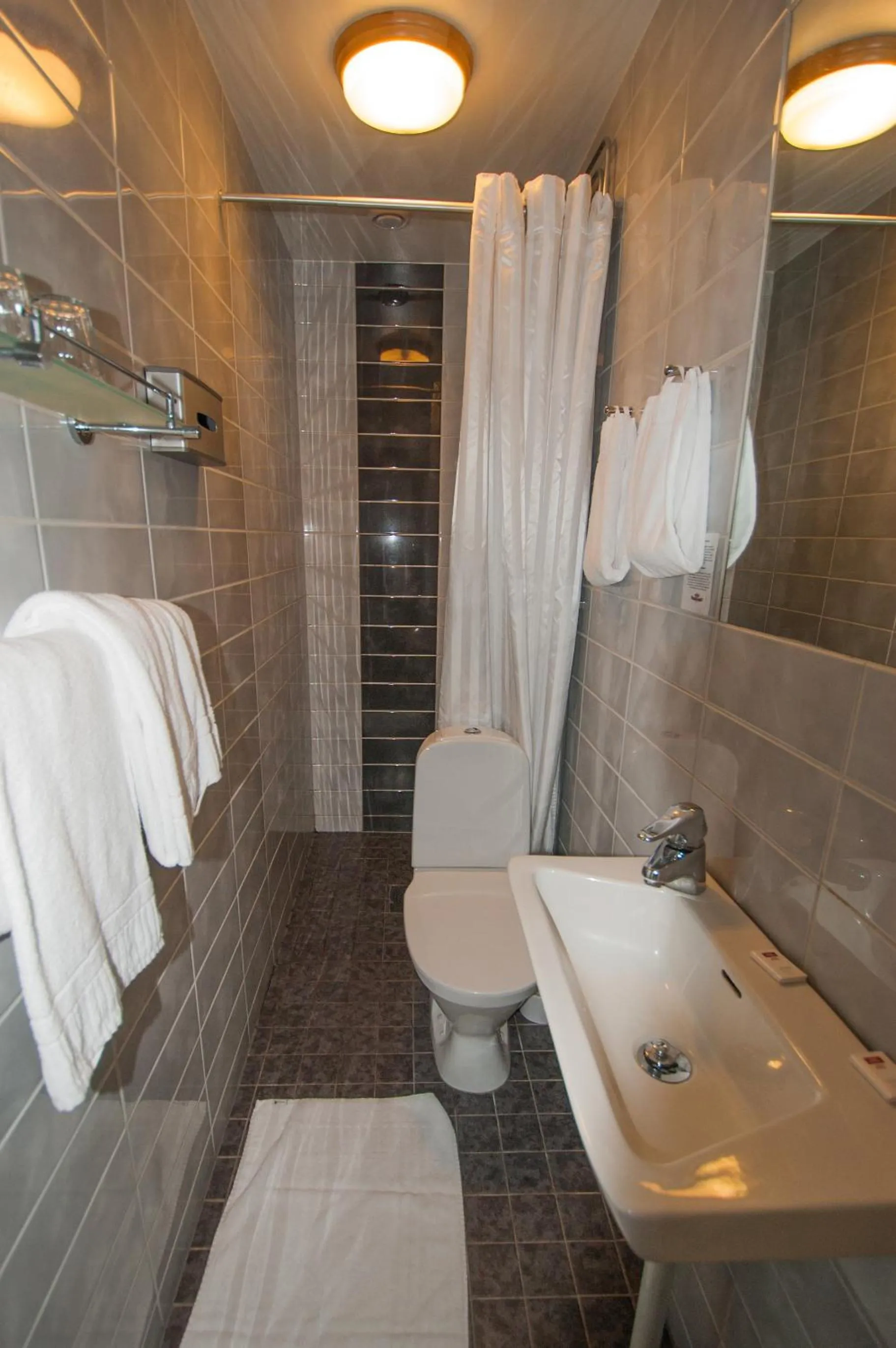 Bathroom in Slottshotellet