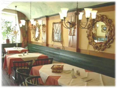 Restaurant/places to eat in Stadthotel Restaurant Auerhahn