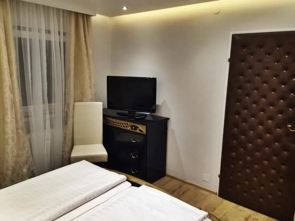 Bed in Stadthotel Restaurant Auerhahn