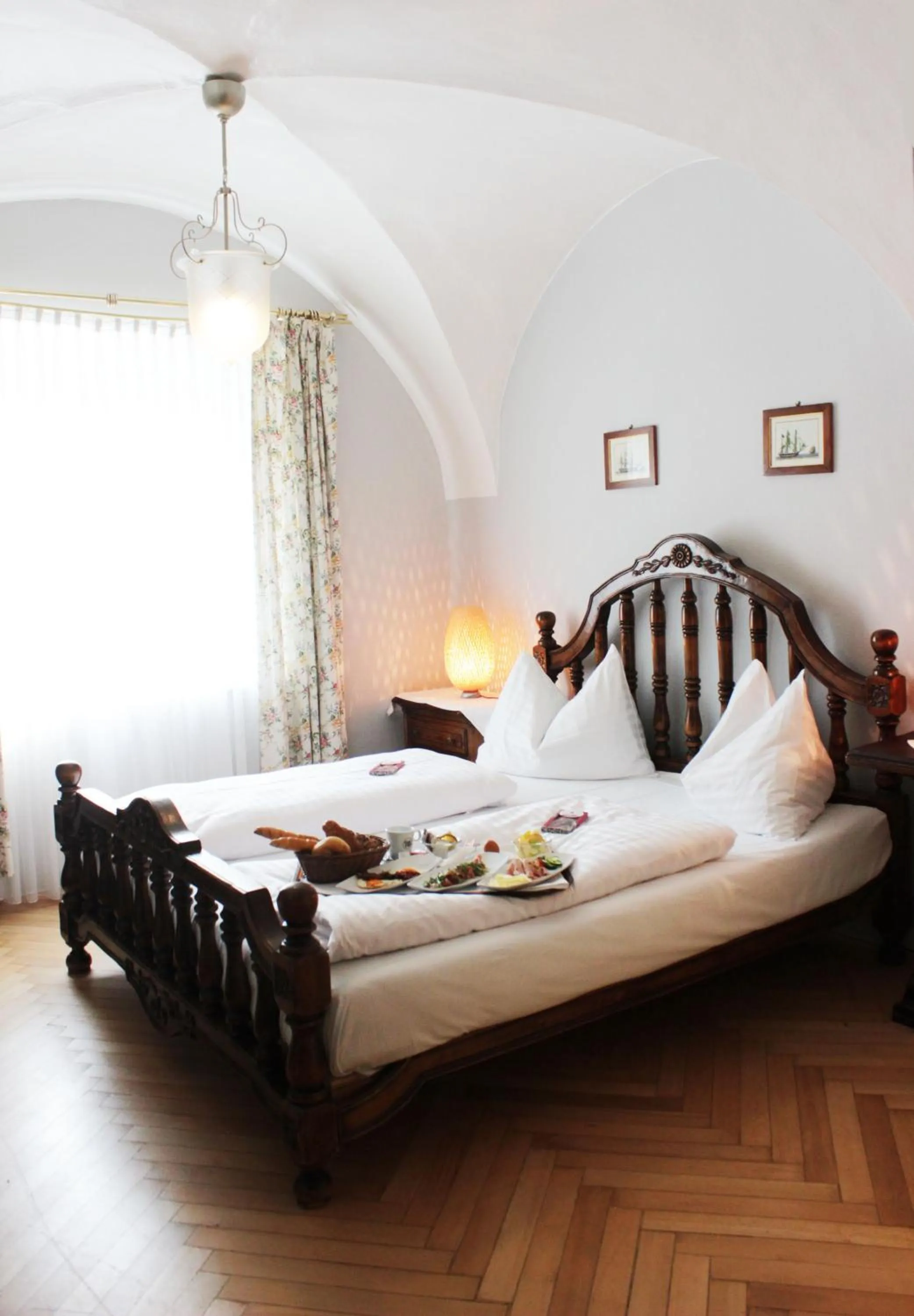 Bed in Stadthotel Restaurant Auerhahn