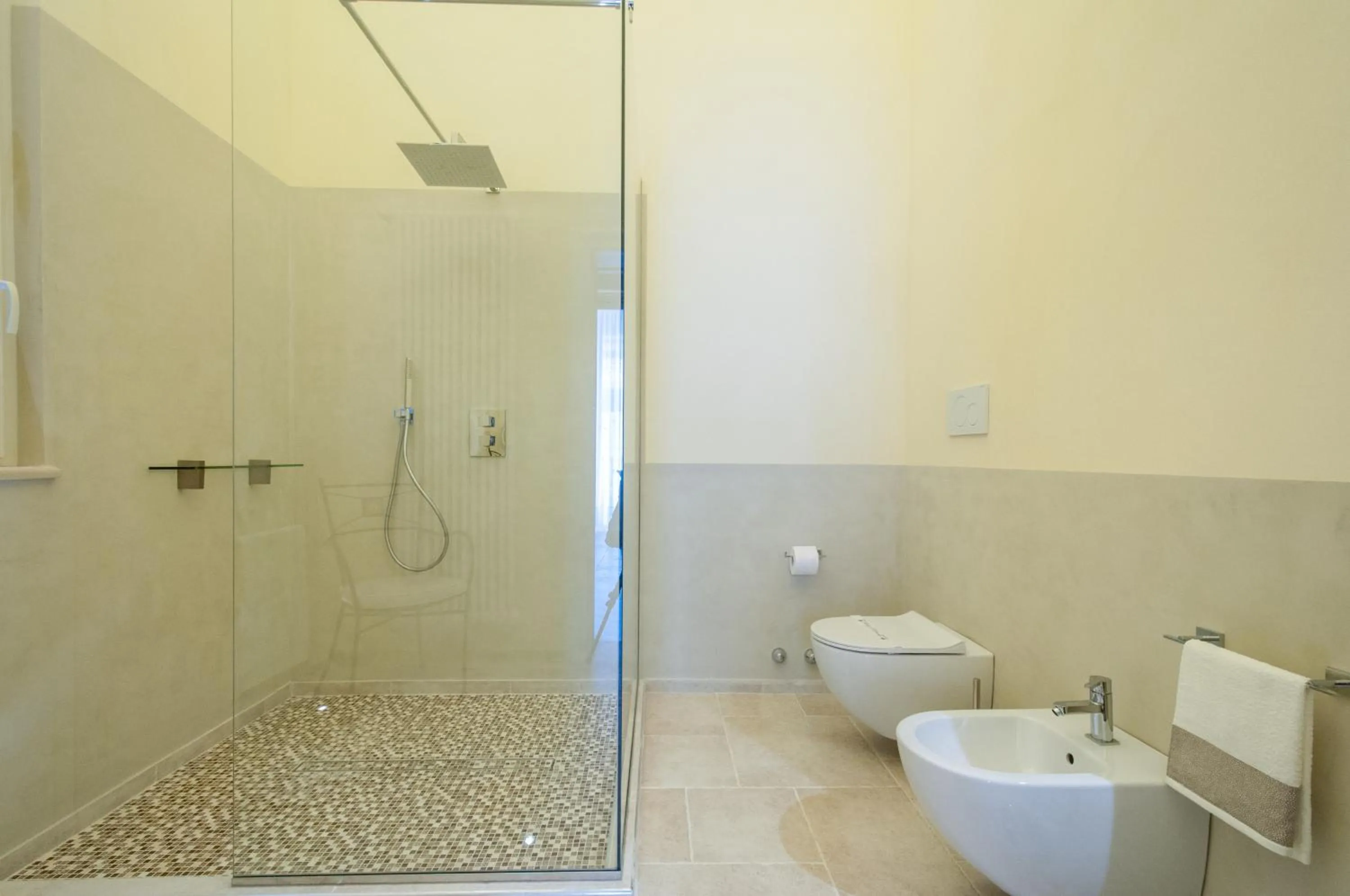 Shower in Turenum Apartment B&B