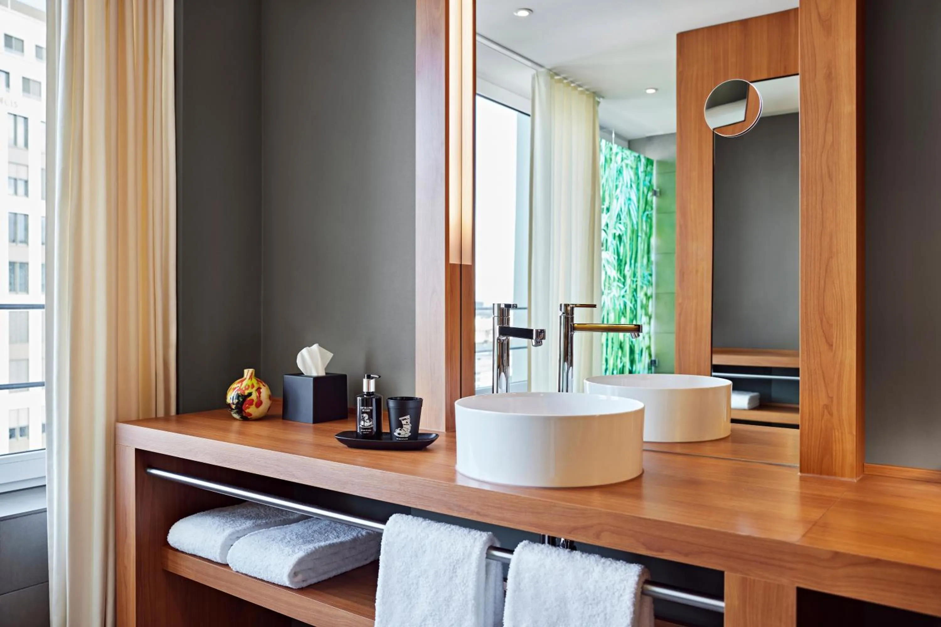 Bathroom in Me and All Hotel Dusseldorf, by Hyatt