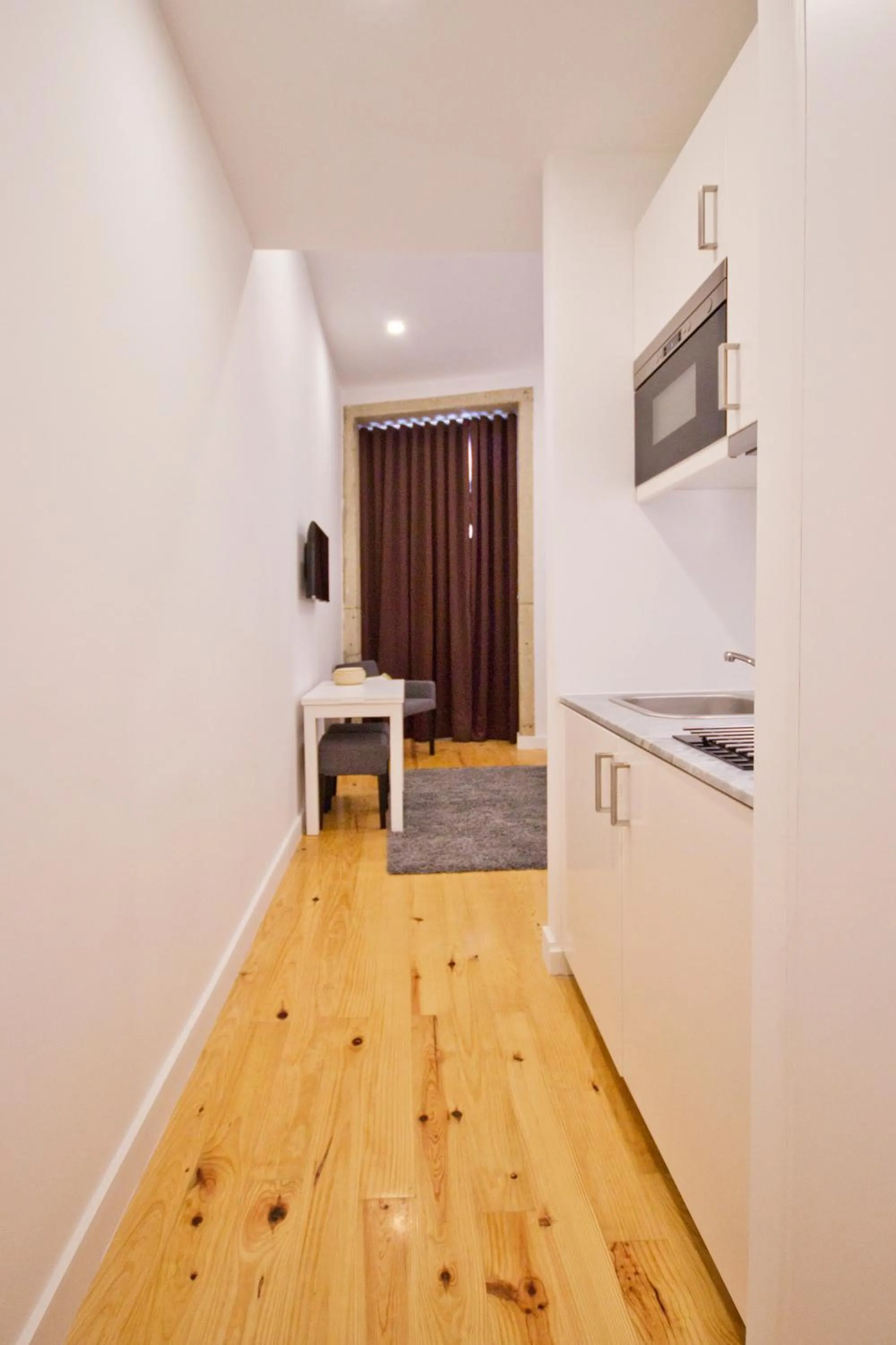 Kitchen or kitchenette in MyStay Porto Bolhão