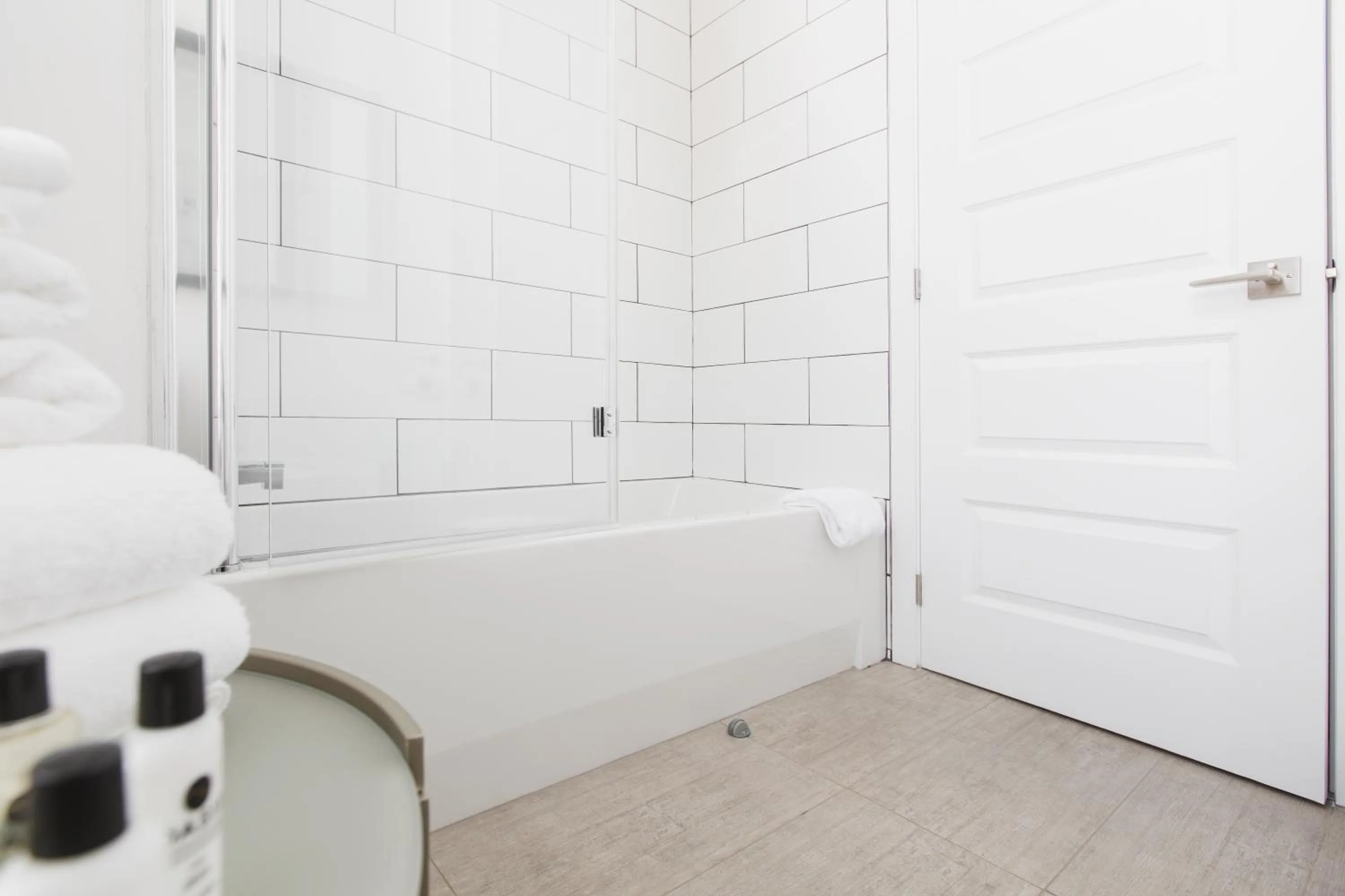 Shower in Hotel Oui GO!