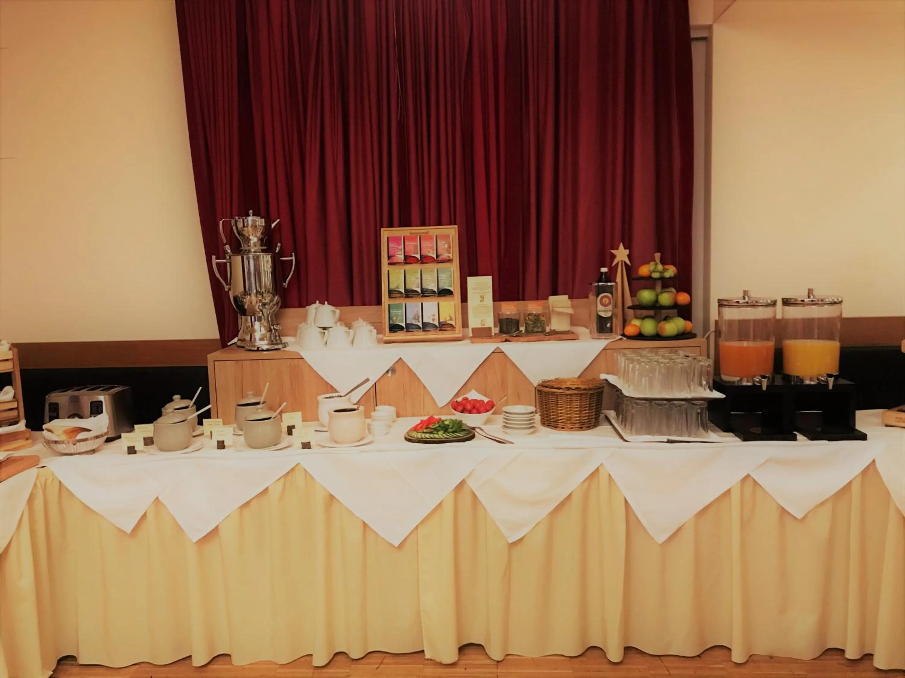 Buffet breakfast in Hotel Steinerwirt1493