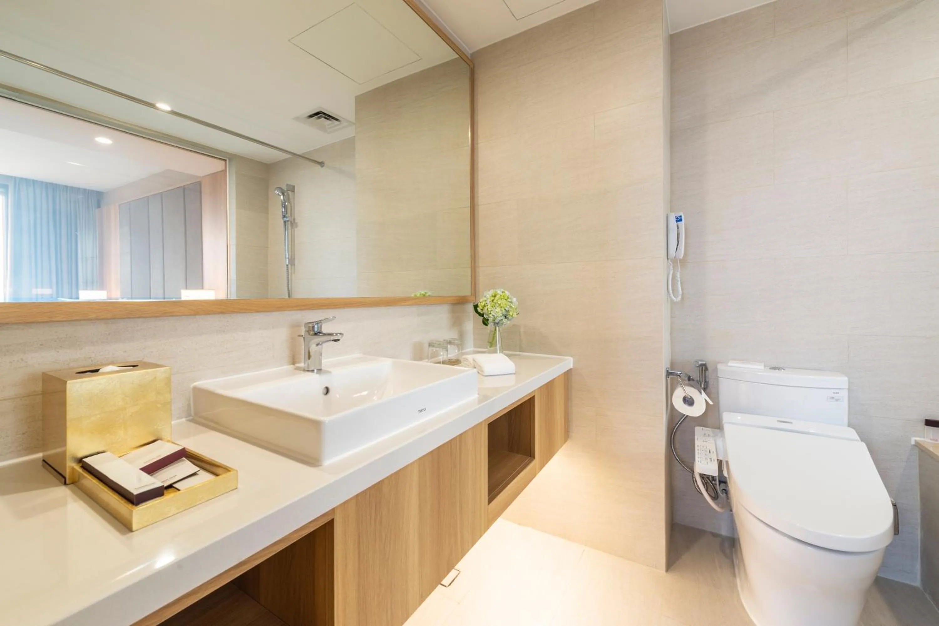 Toilet in Hanoi Hotel