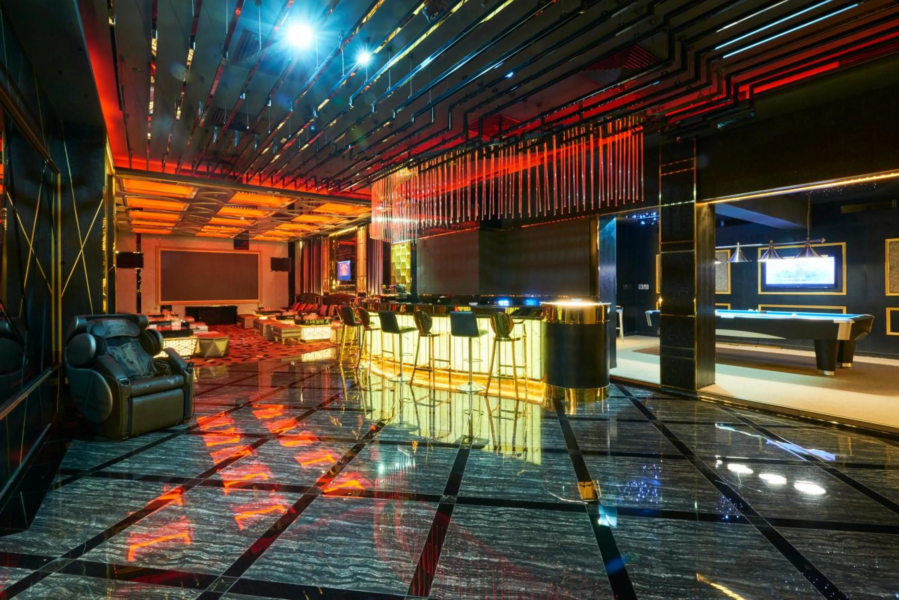 Nightclub / DJ in Hanoi Hotel