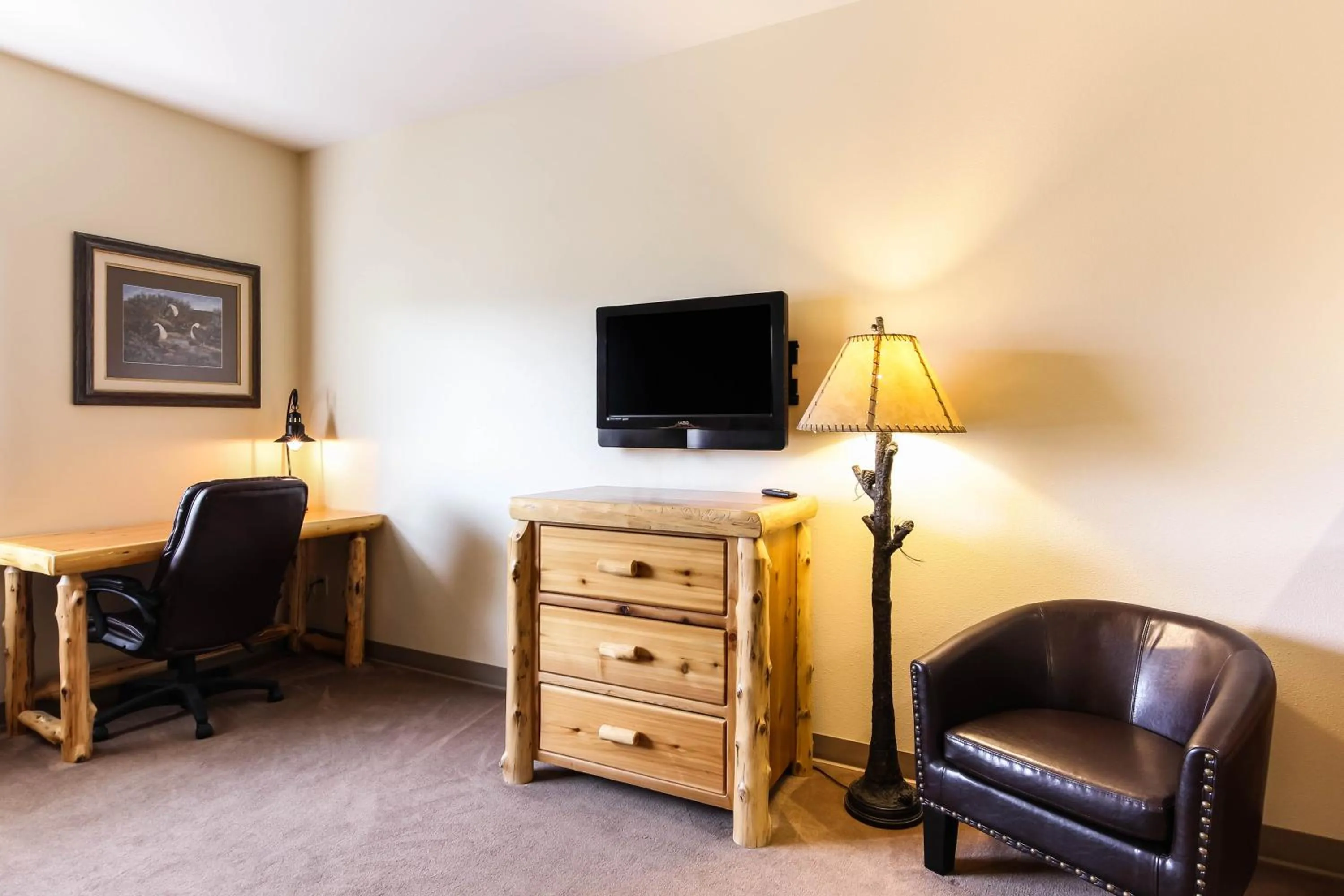 TV and multimedia in Quality Inn Selah North Park