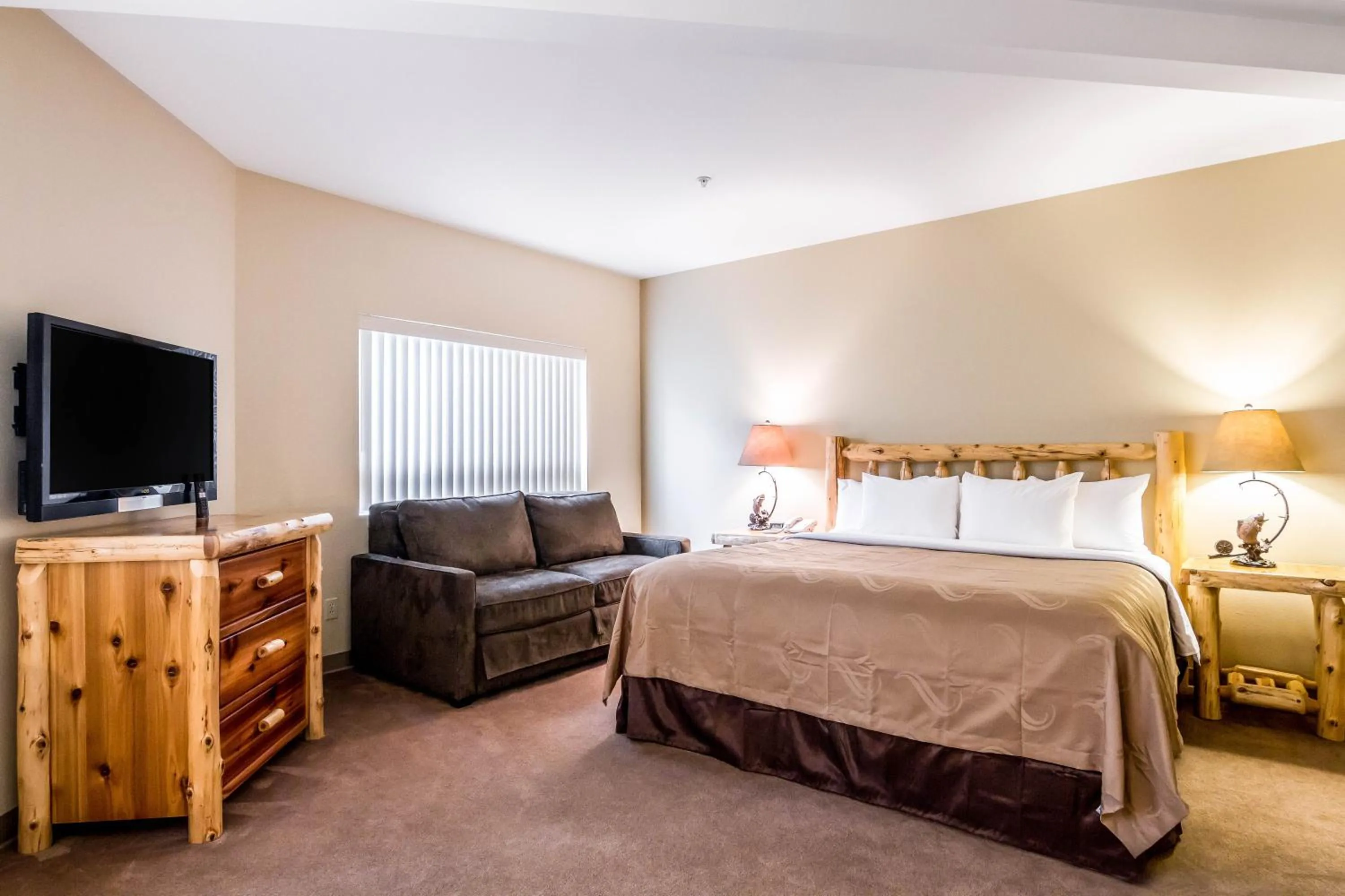 Bedroom, Bed in Quality Inn Selah North Park