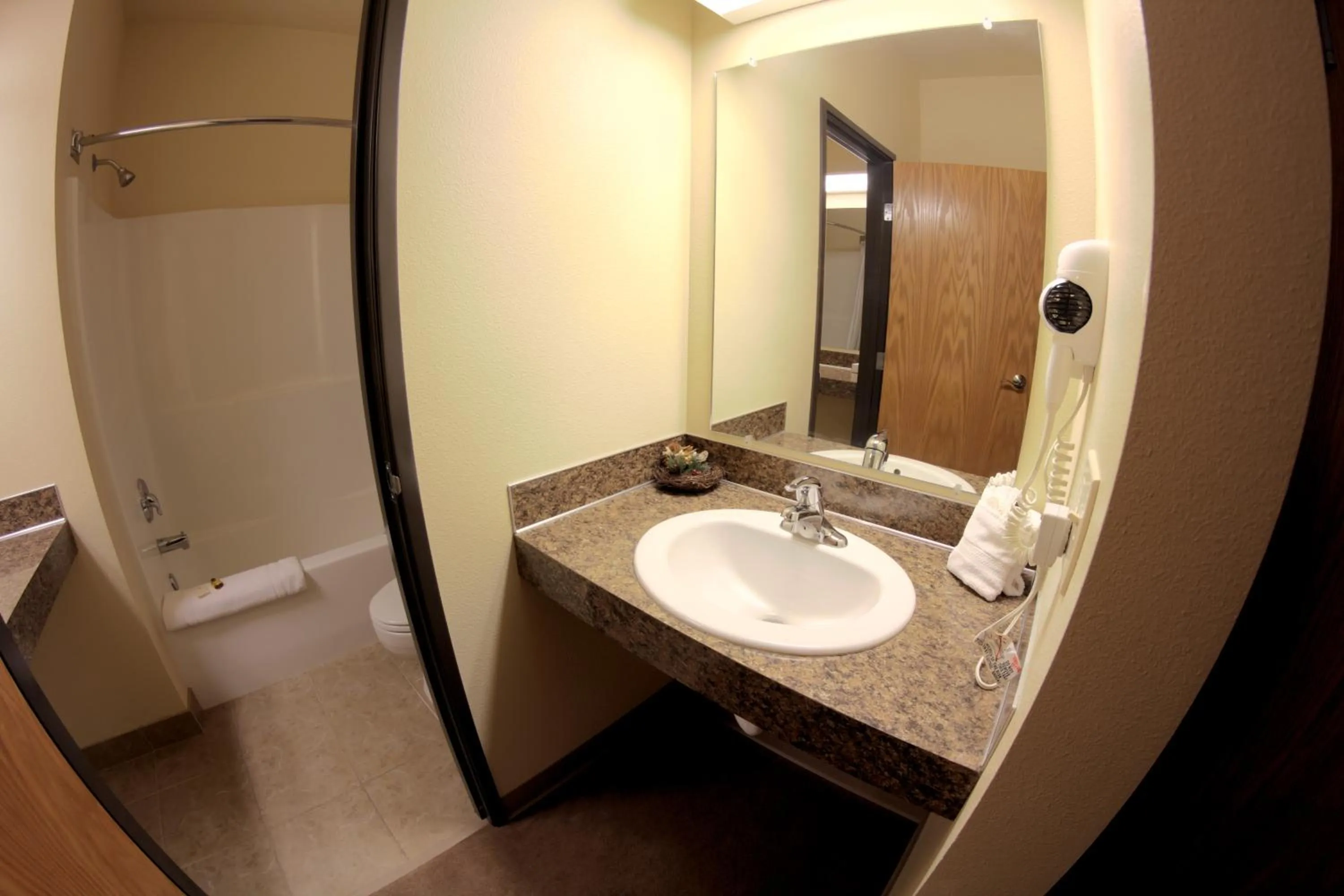 Bathroom in Quality Inn Selah North Park