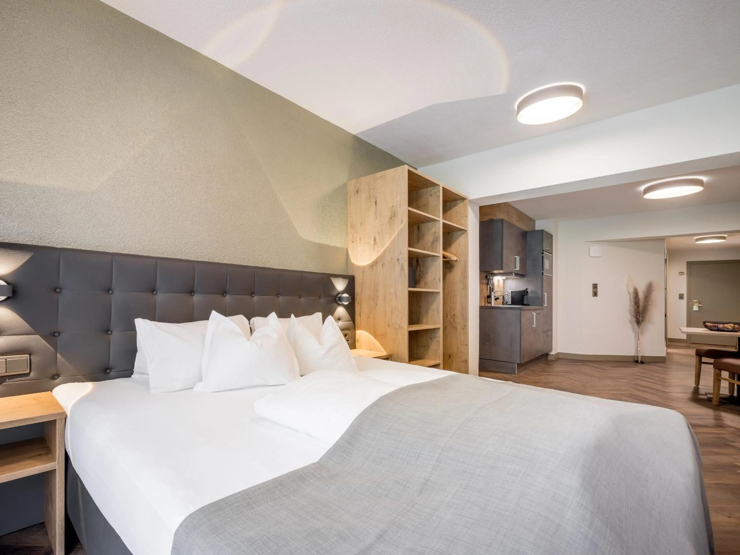 Bed in Regina Hotelsuites