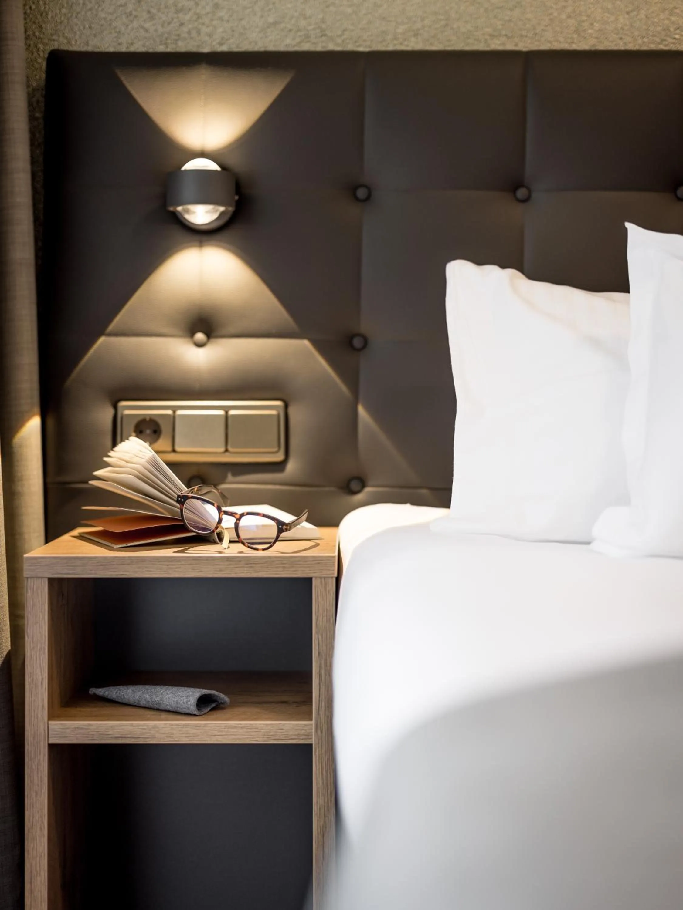 Bed in Regina Hotelsuites