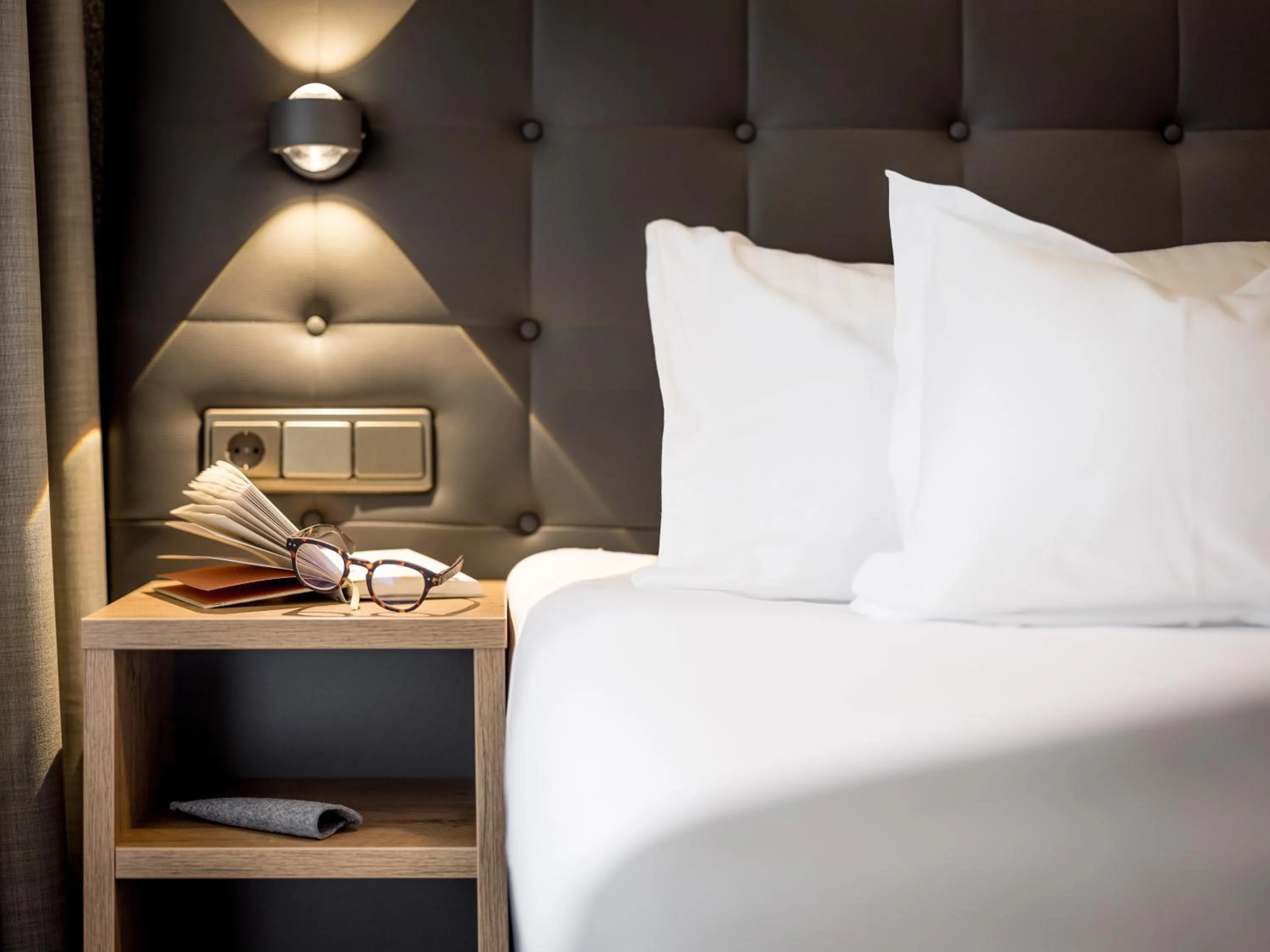 Bed in Regina Hotelsuites