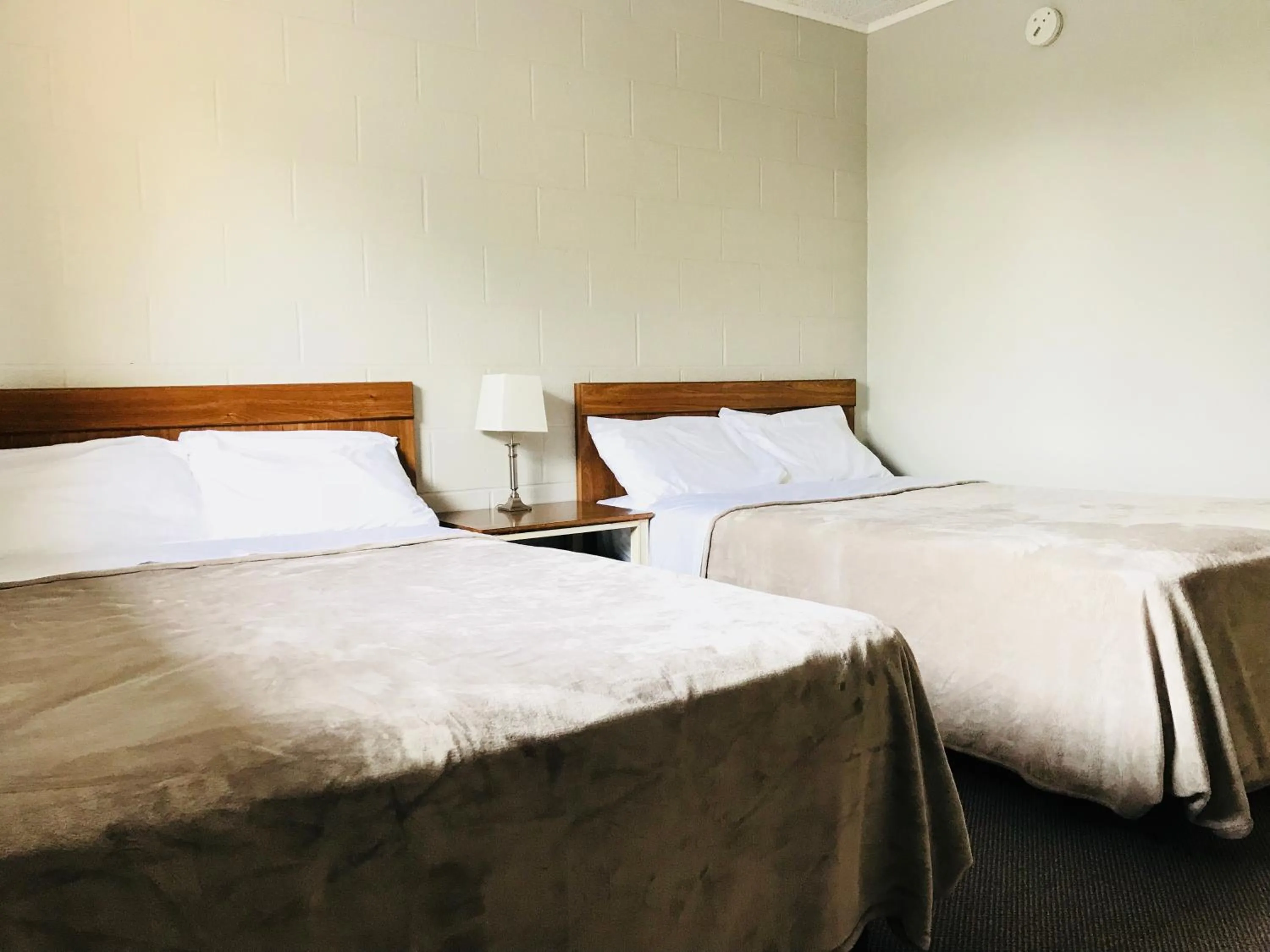 Bed in Manitou Motor Inn