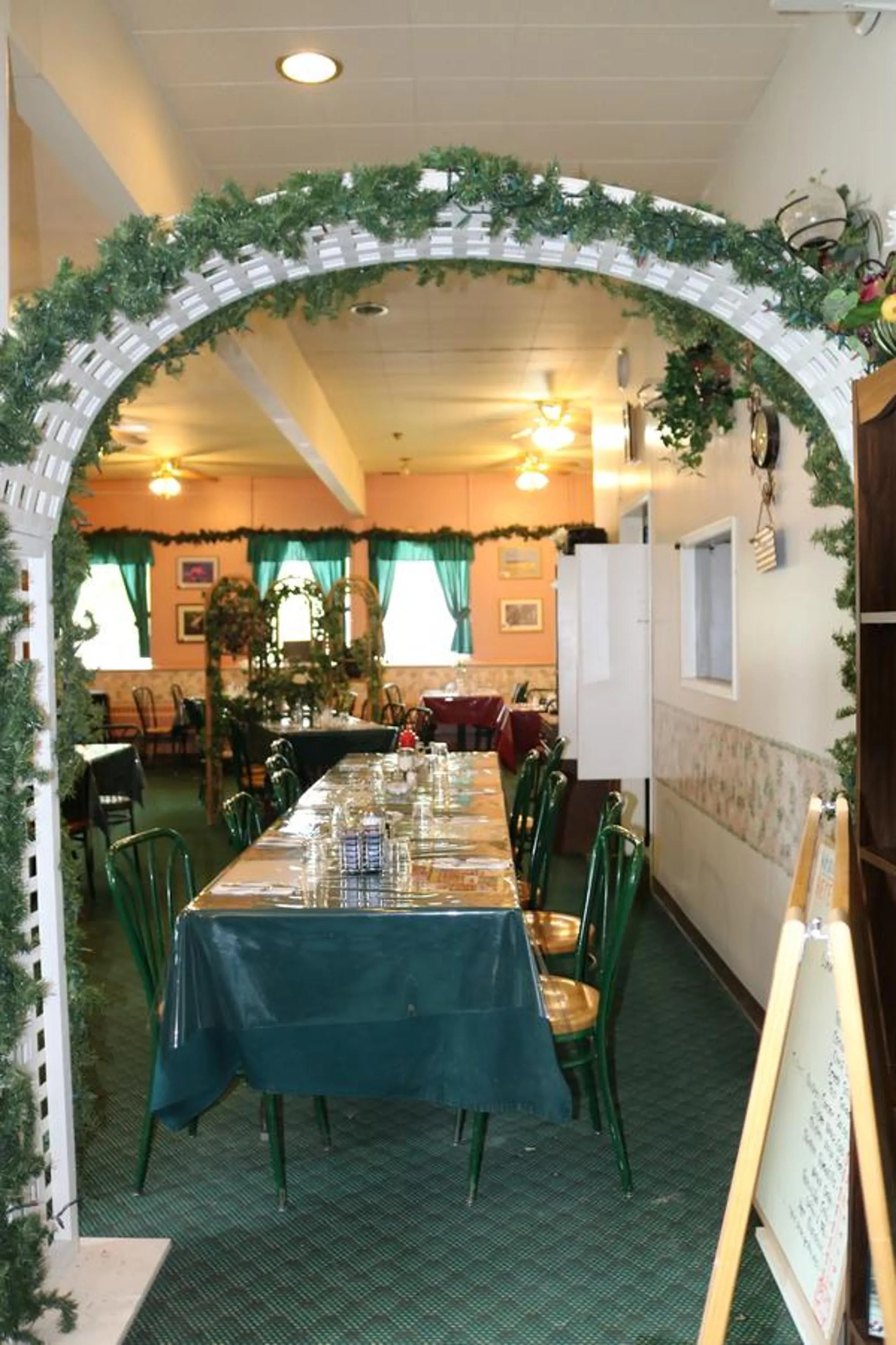 Restaurant/places to eat in Manitou Motor Inn