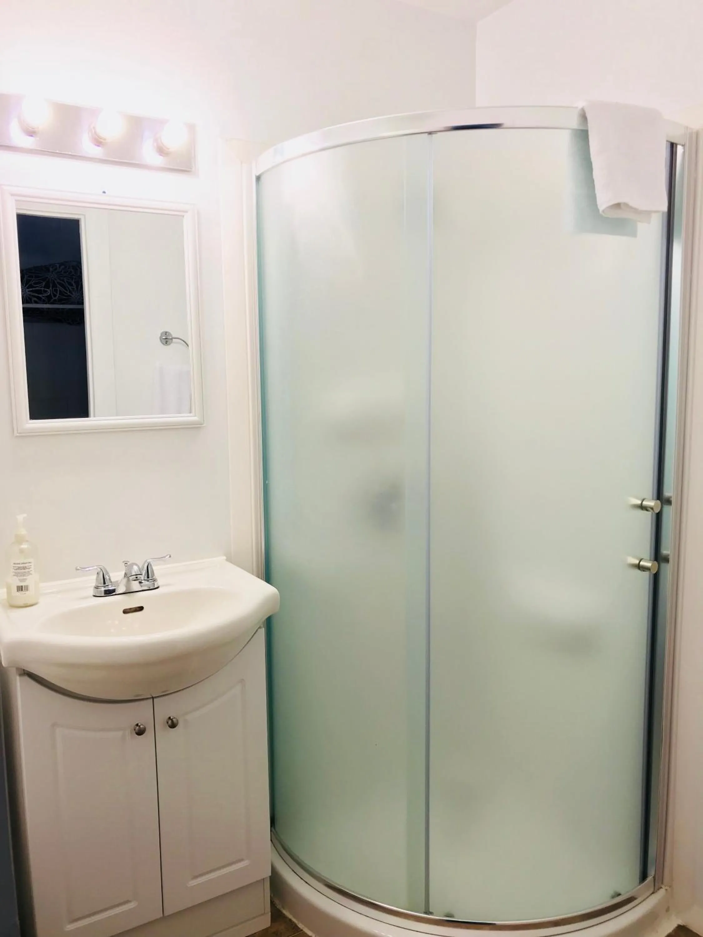 Shower in Manitou Motor Inn