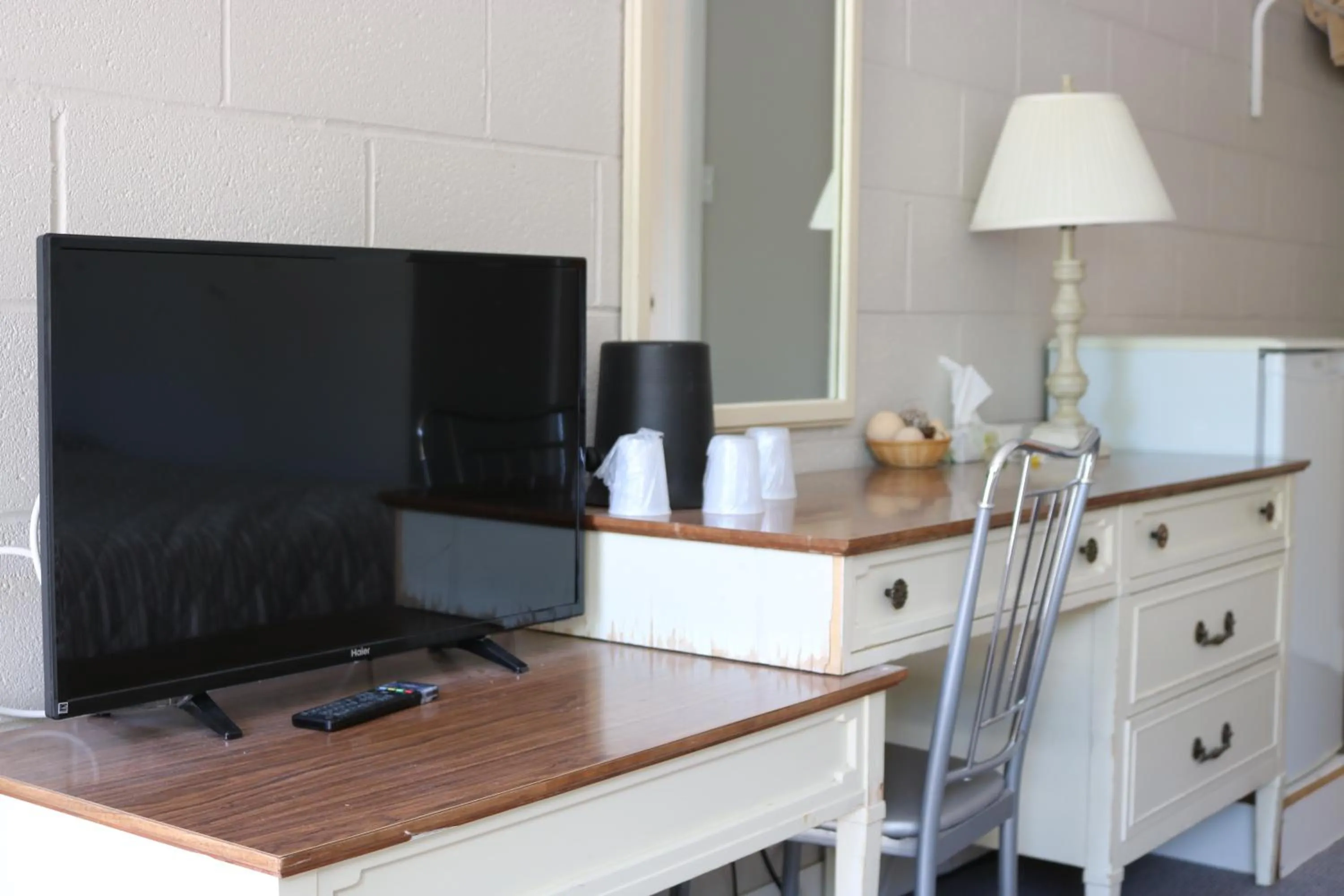 TV and multimedia in Manitou Motor Inn