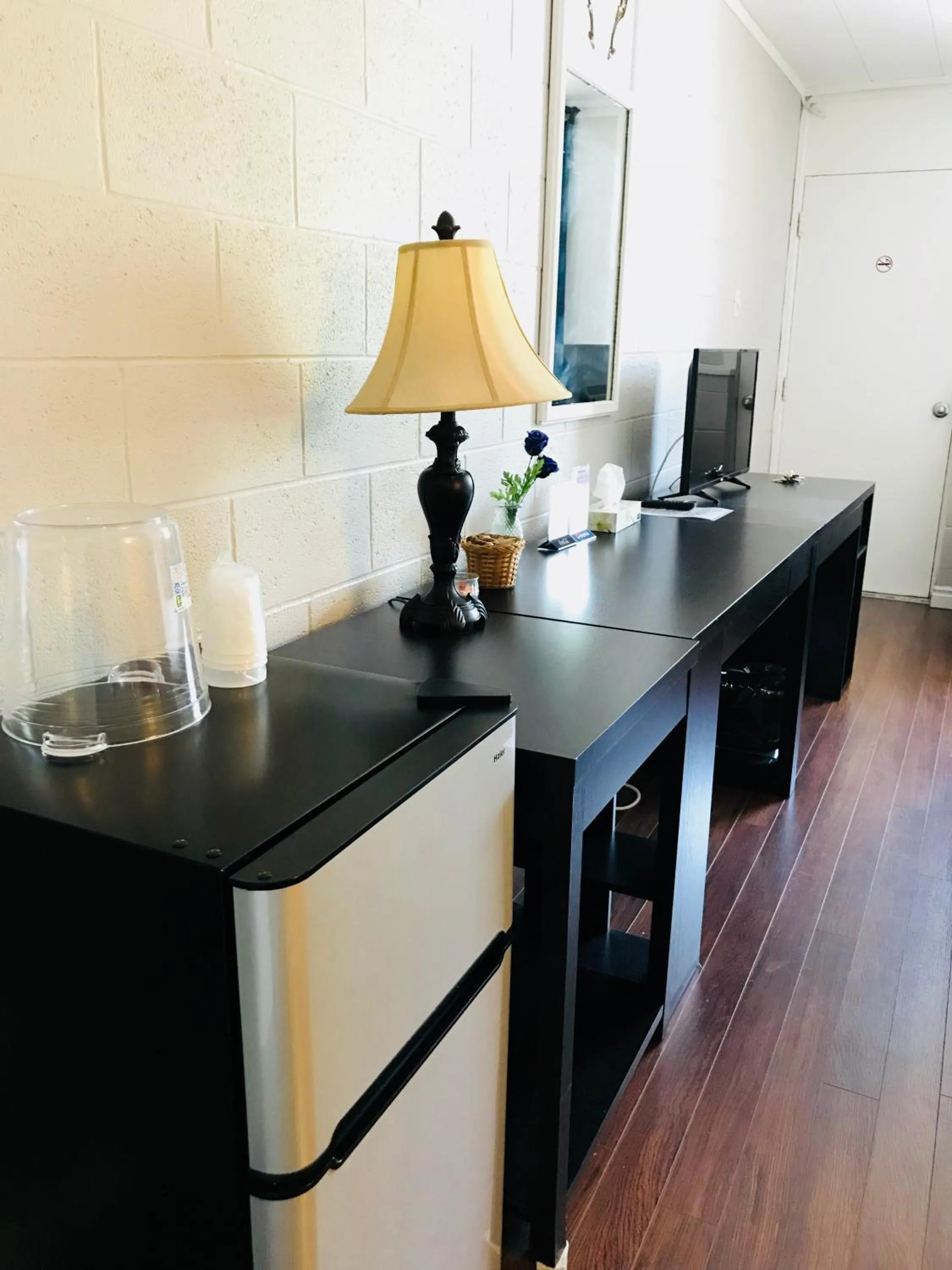 TV and multimedia in Manitou Motor Inn