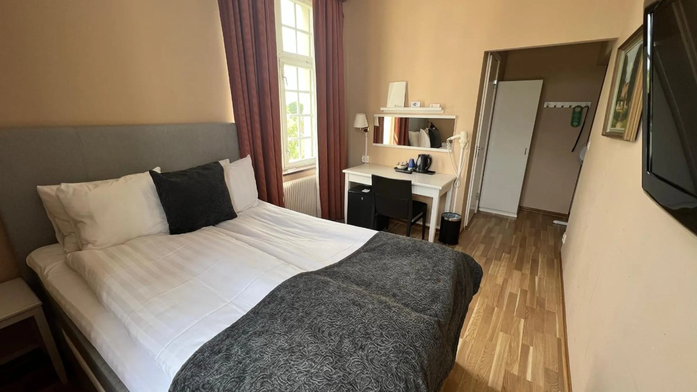 Photo of the whole room, Bed in Eksjö Stadshotell