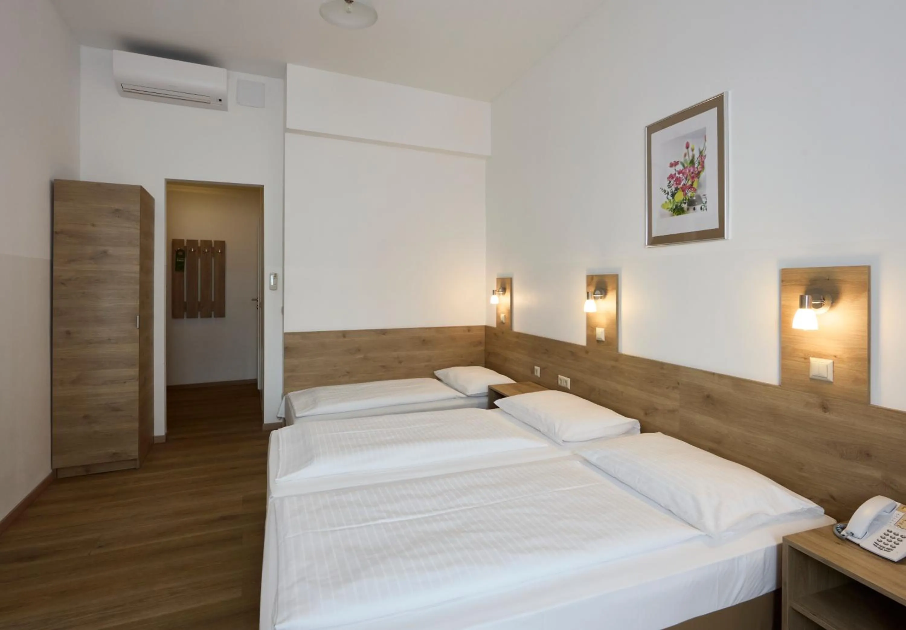 Photo of the whole room, Bed in Hotel Terminus