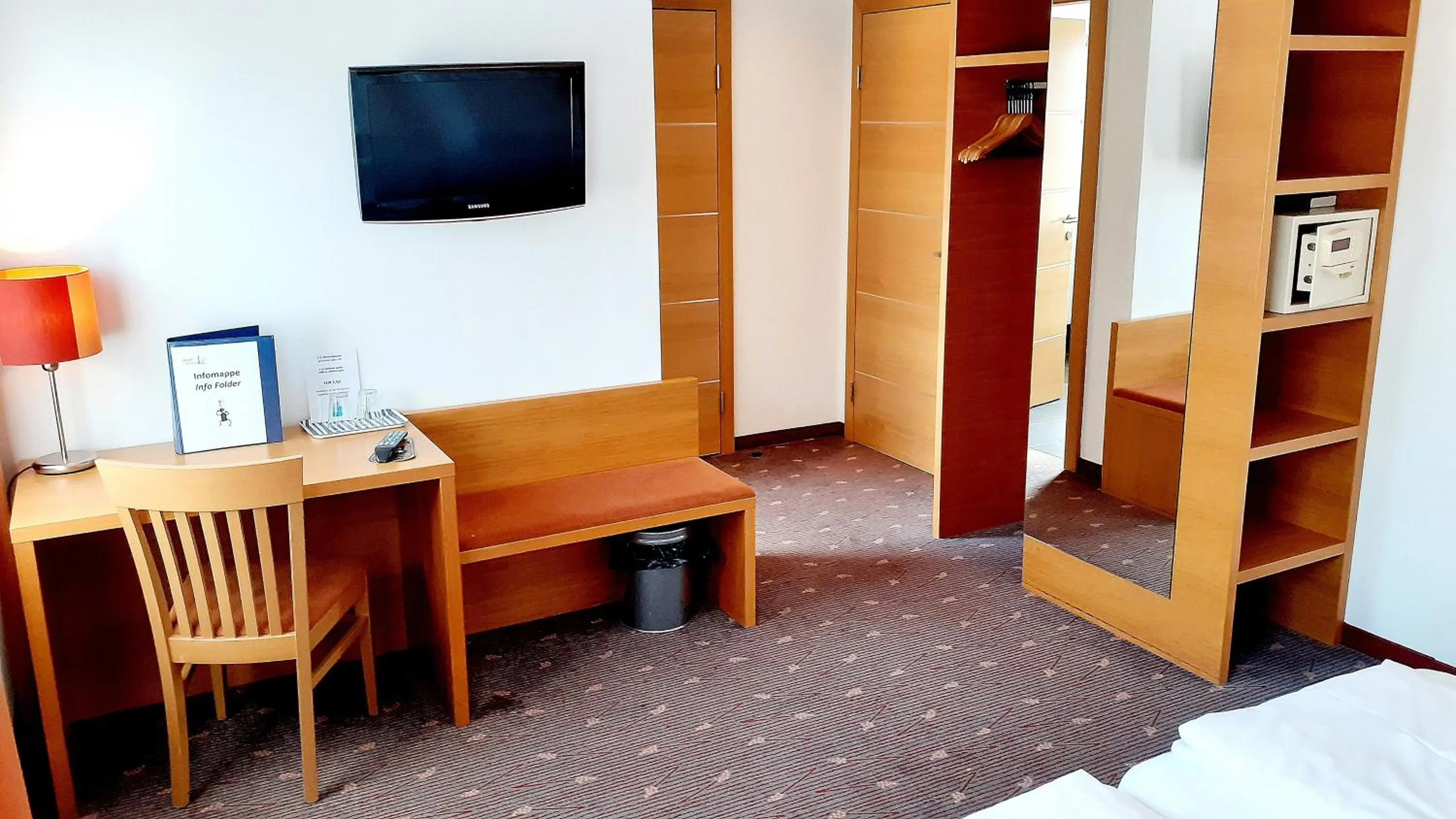 TV and multimedia, Bed in Hotel Fabrik Wien