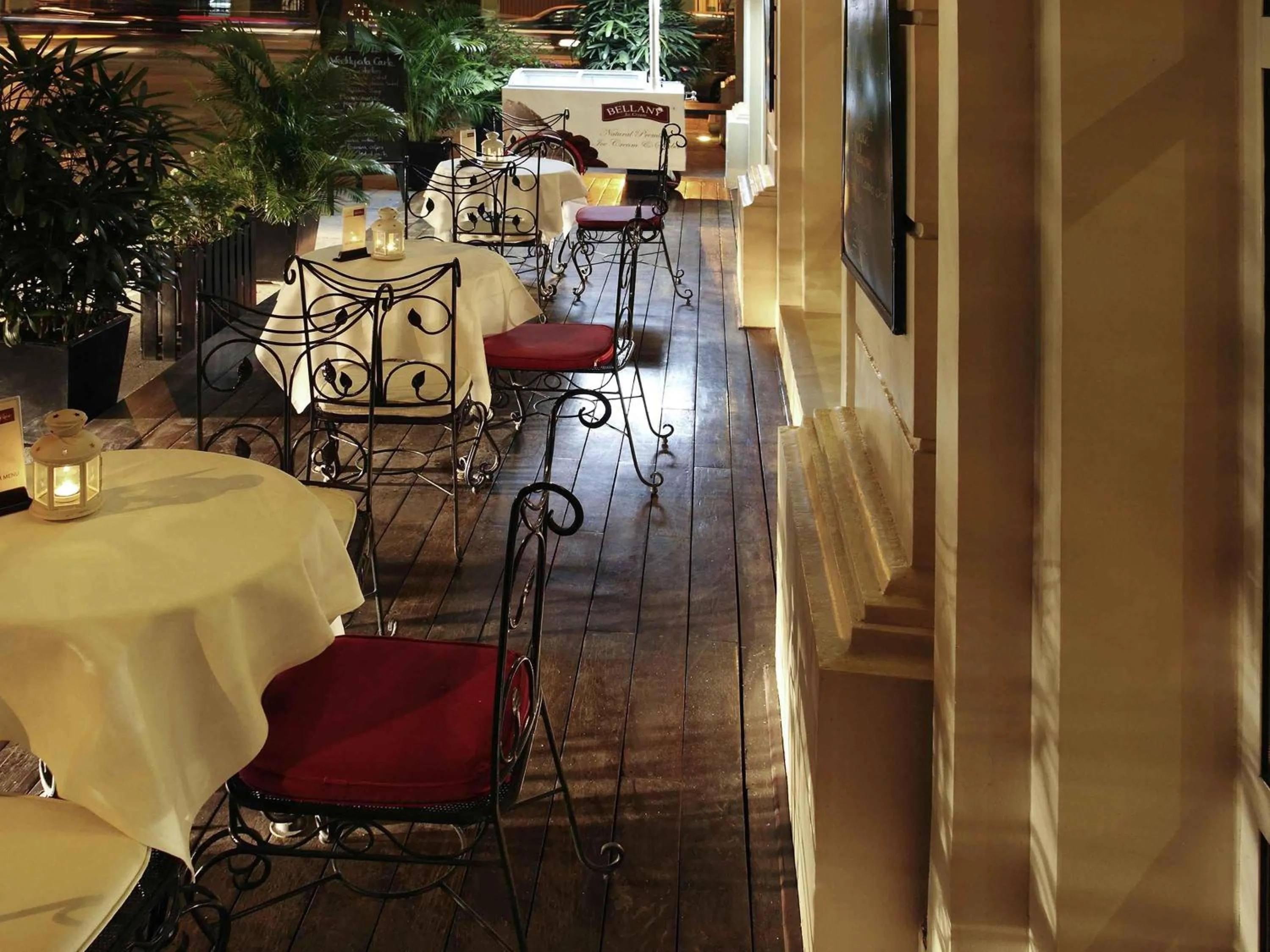 Lounge or bar in Mercure Hanoi La Gare Hotel