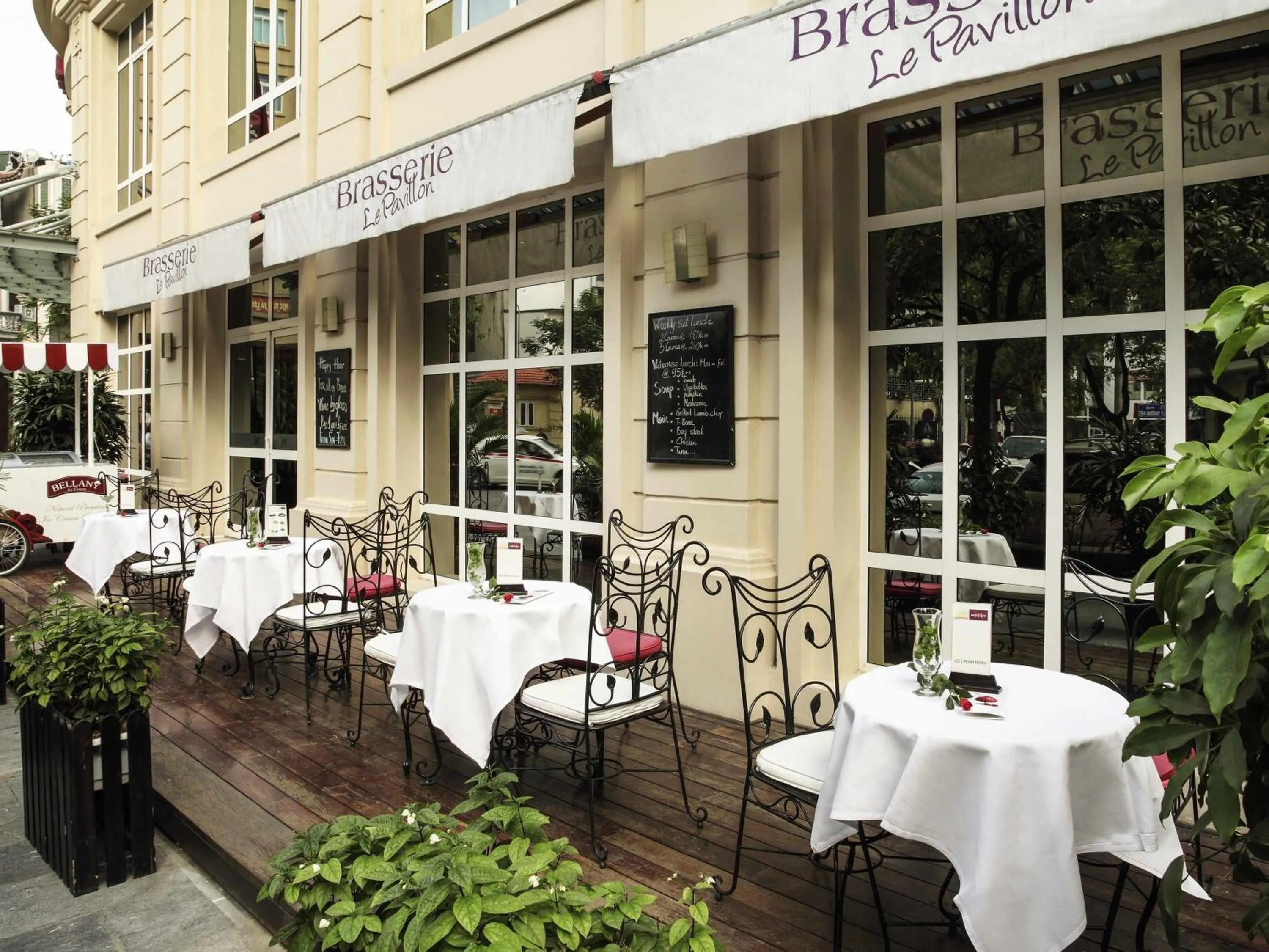 Lounge or bar in Mercure Hanoi La Gare Hotel