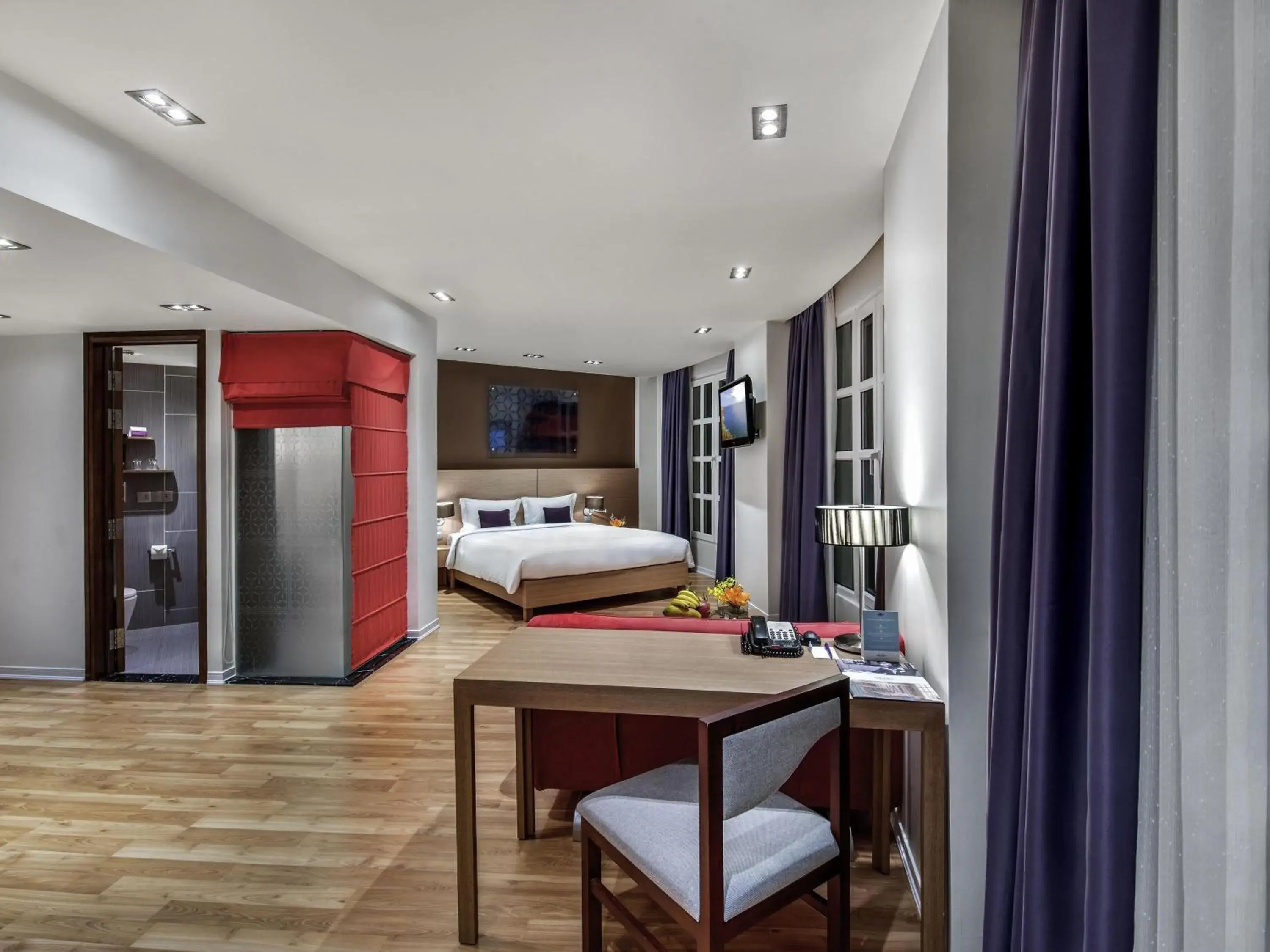 Privilege Double Room with City View in Mercure Hanoi La Gare Hotel Privilege Double Room with City View in Mercure Hanoi La Gare Hotel