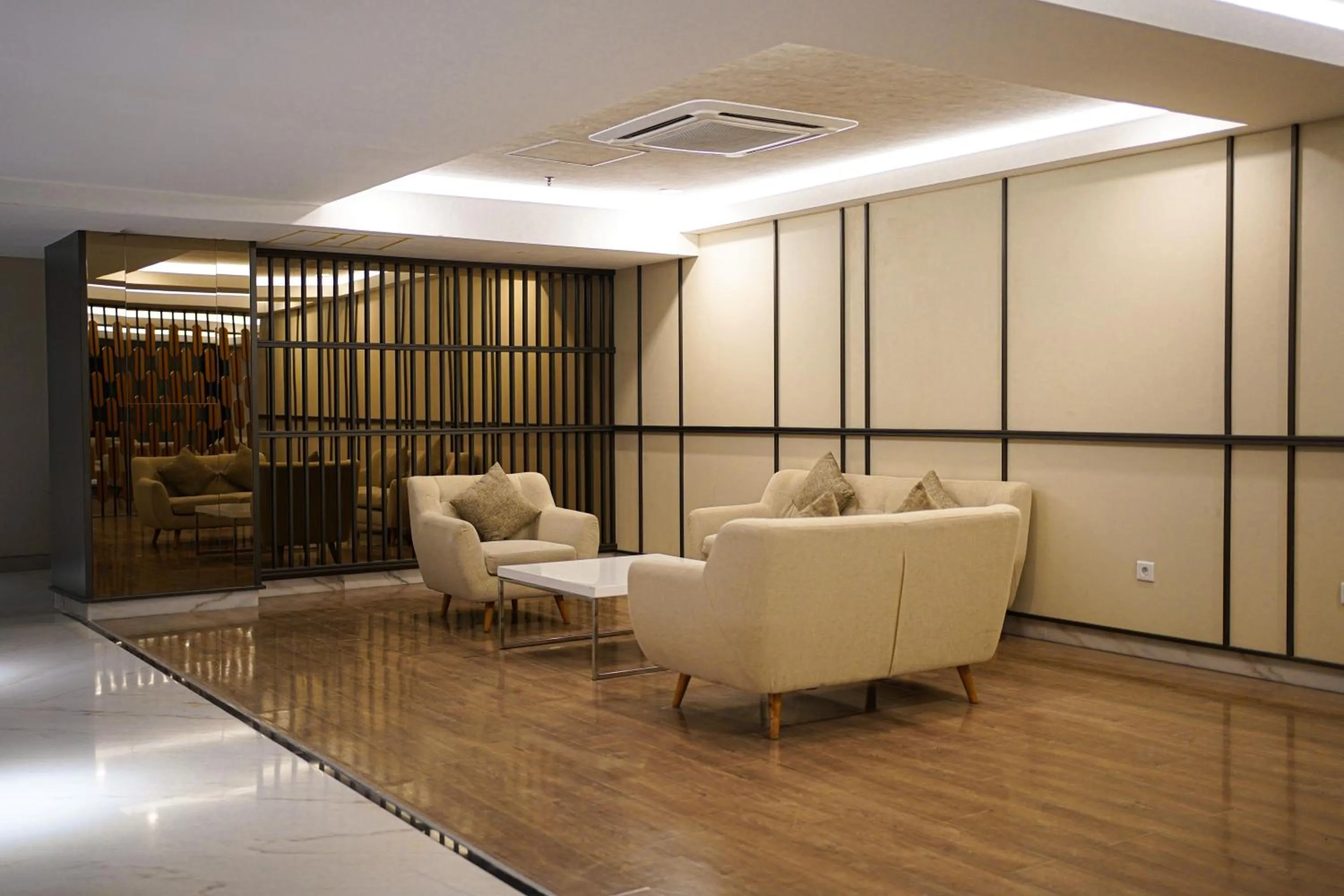 Lobby or reception in HARRIS Hotel Samarinda