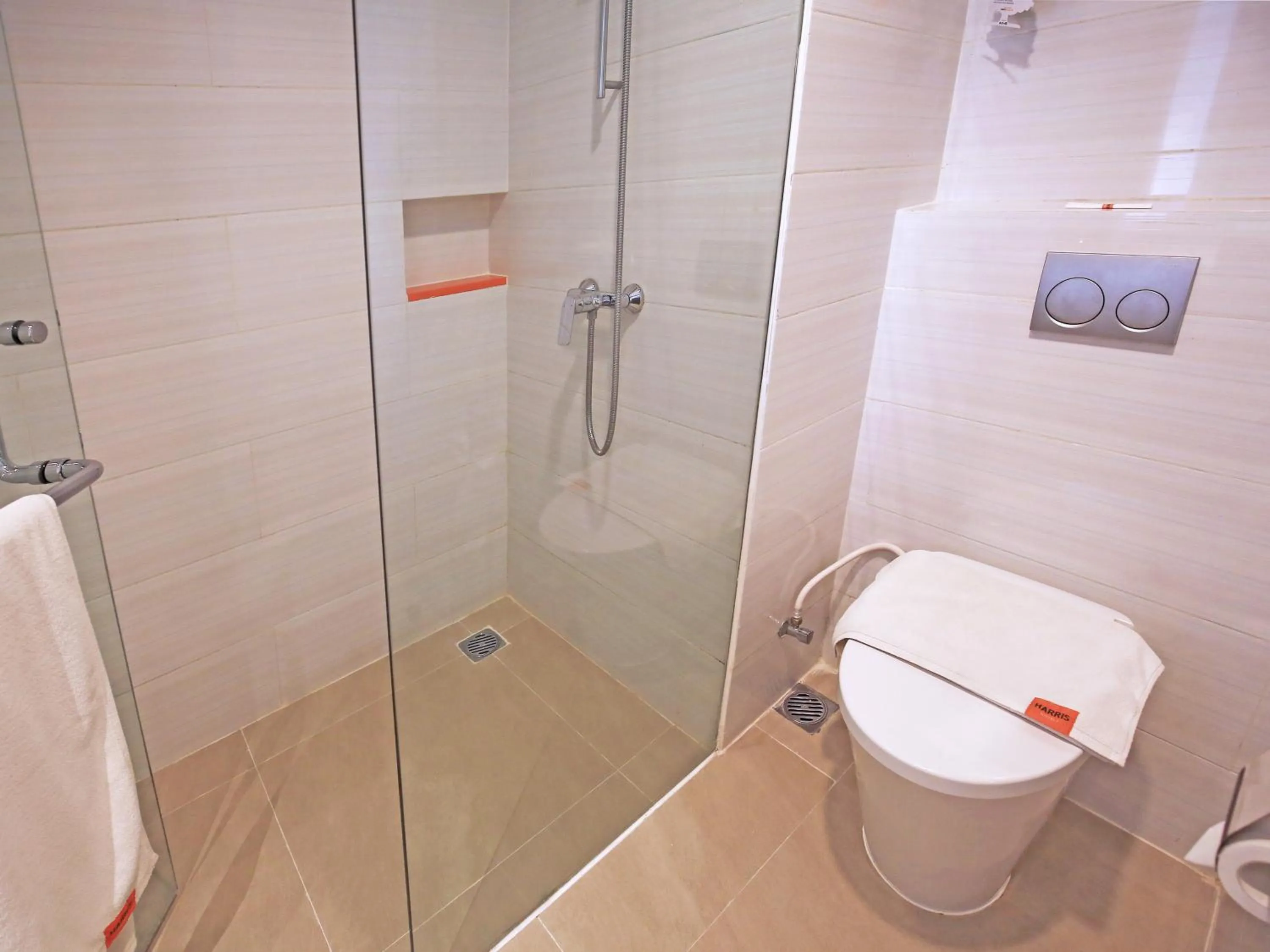 Shower in HARRIS Hotel Samarinda