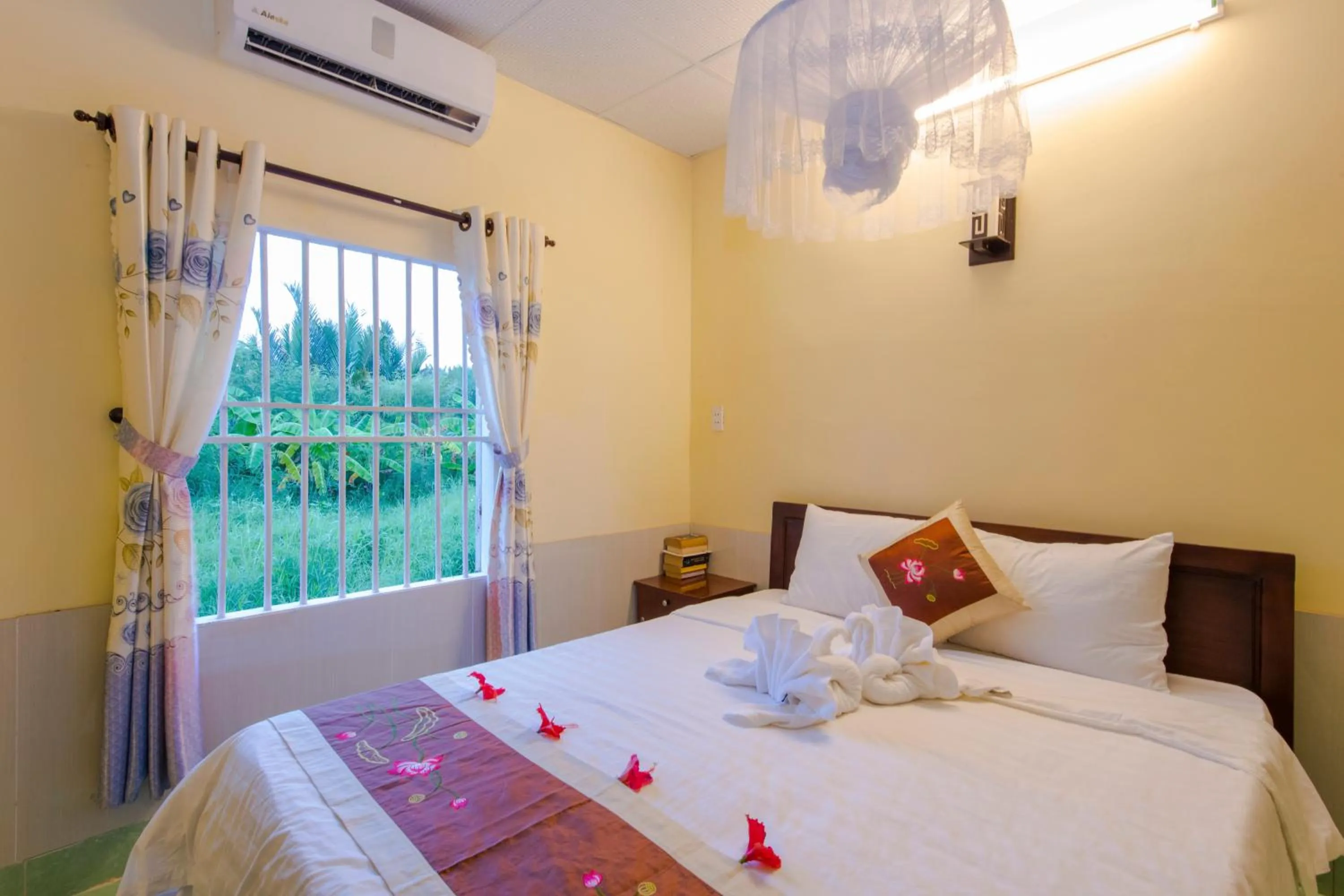 Bed in Bougain Villeas Homestay