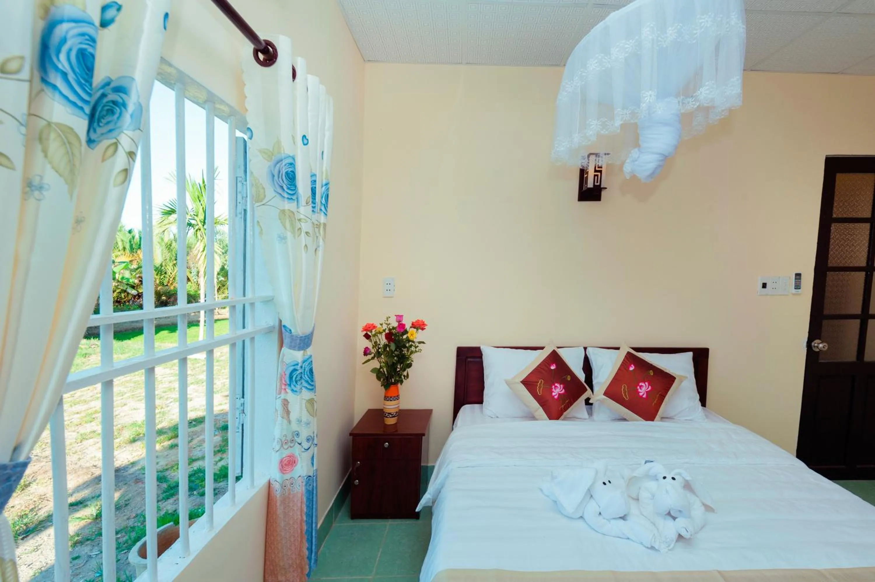 Property building, Bed in Bougain Villeas Homestay