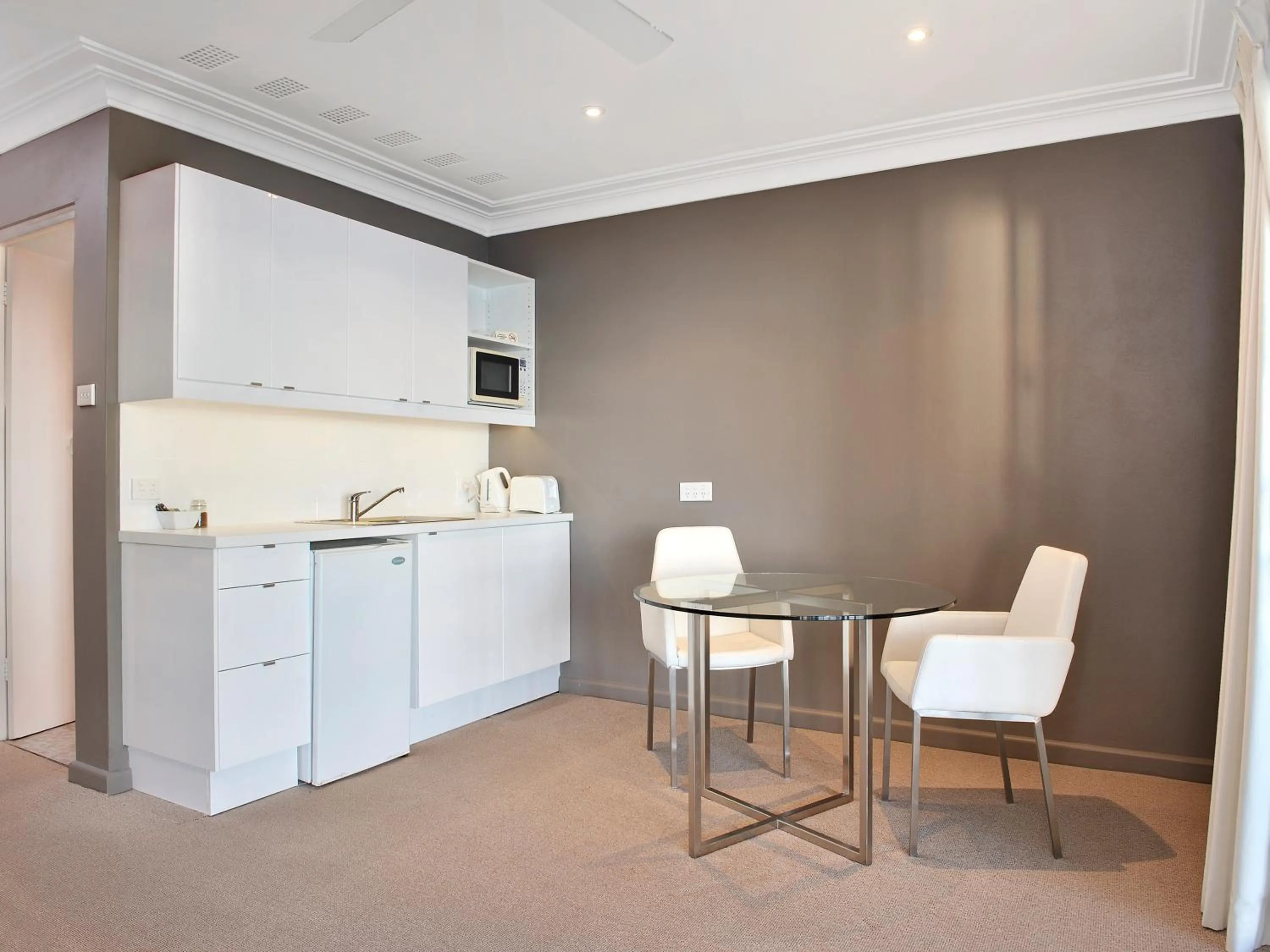 Dutchies Motel Nelson Bay & Dutchmans Beach Apartments