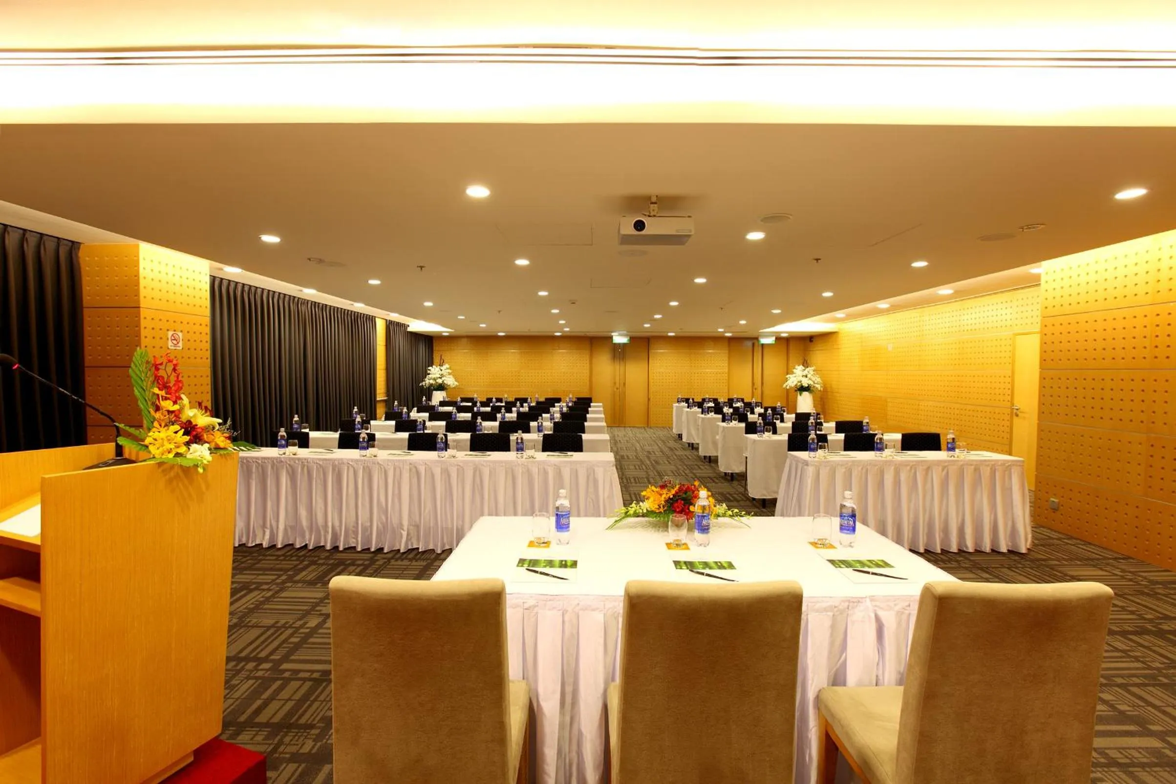 Business facilities in Liberty Central Saigon Centre Hotel
