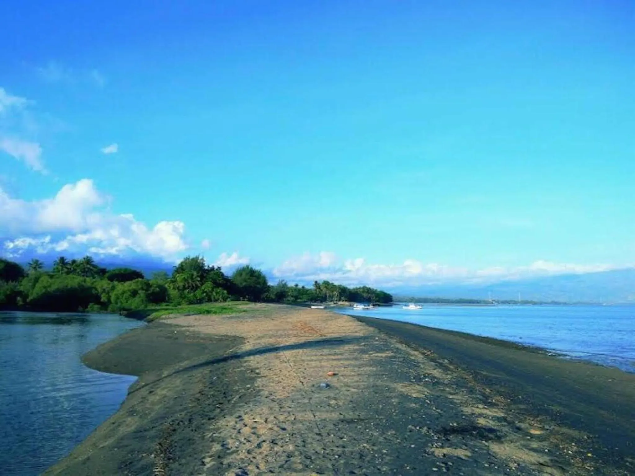 Day in Sea World Club Beach Resort & Dive Center, RESORT THAT SUPPORTS THE POOR