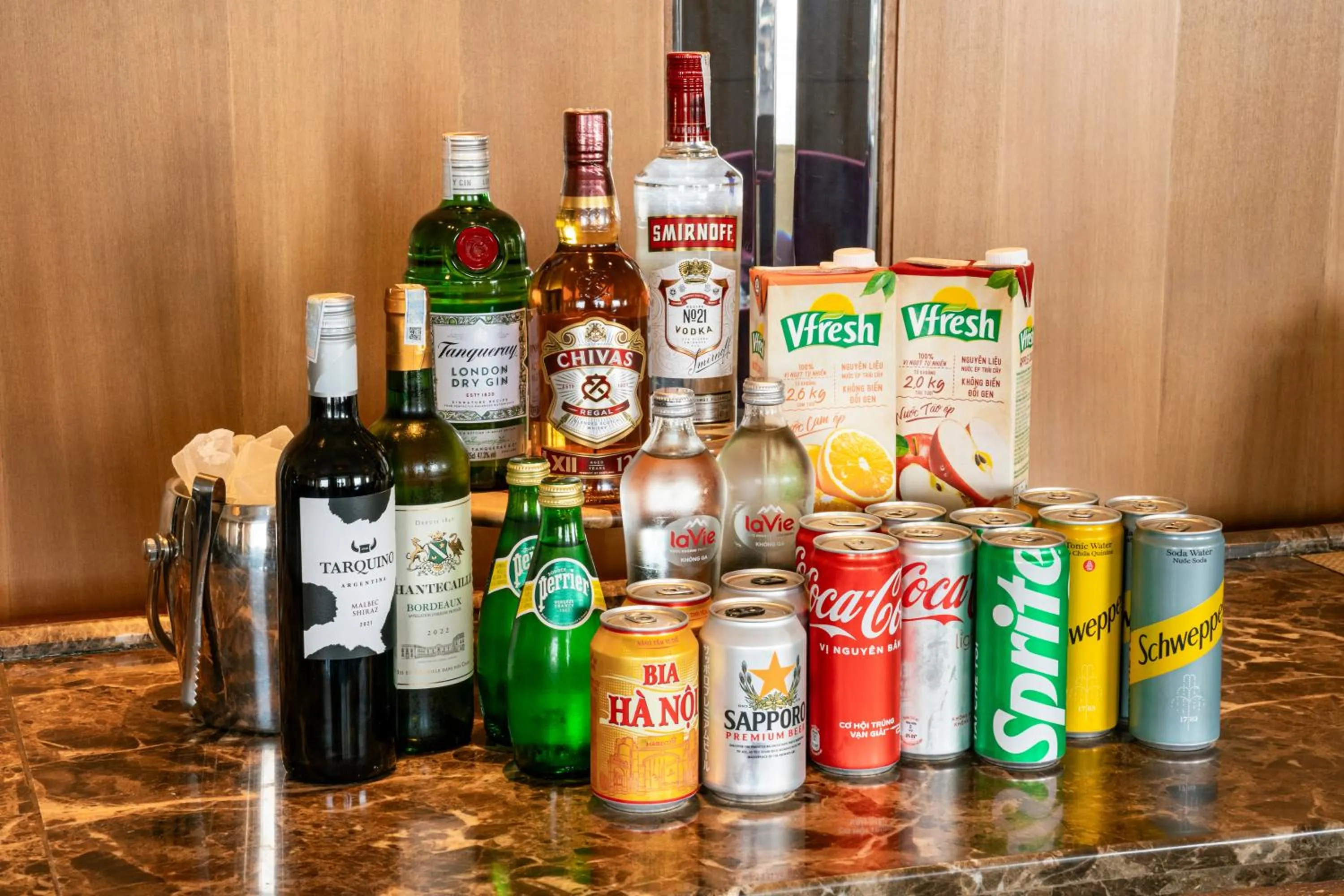 Lounge or bar in Hôtel du Parc Hanoï