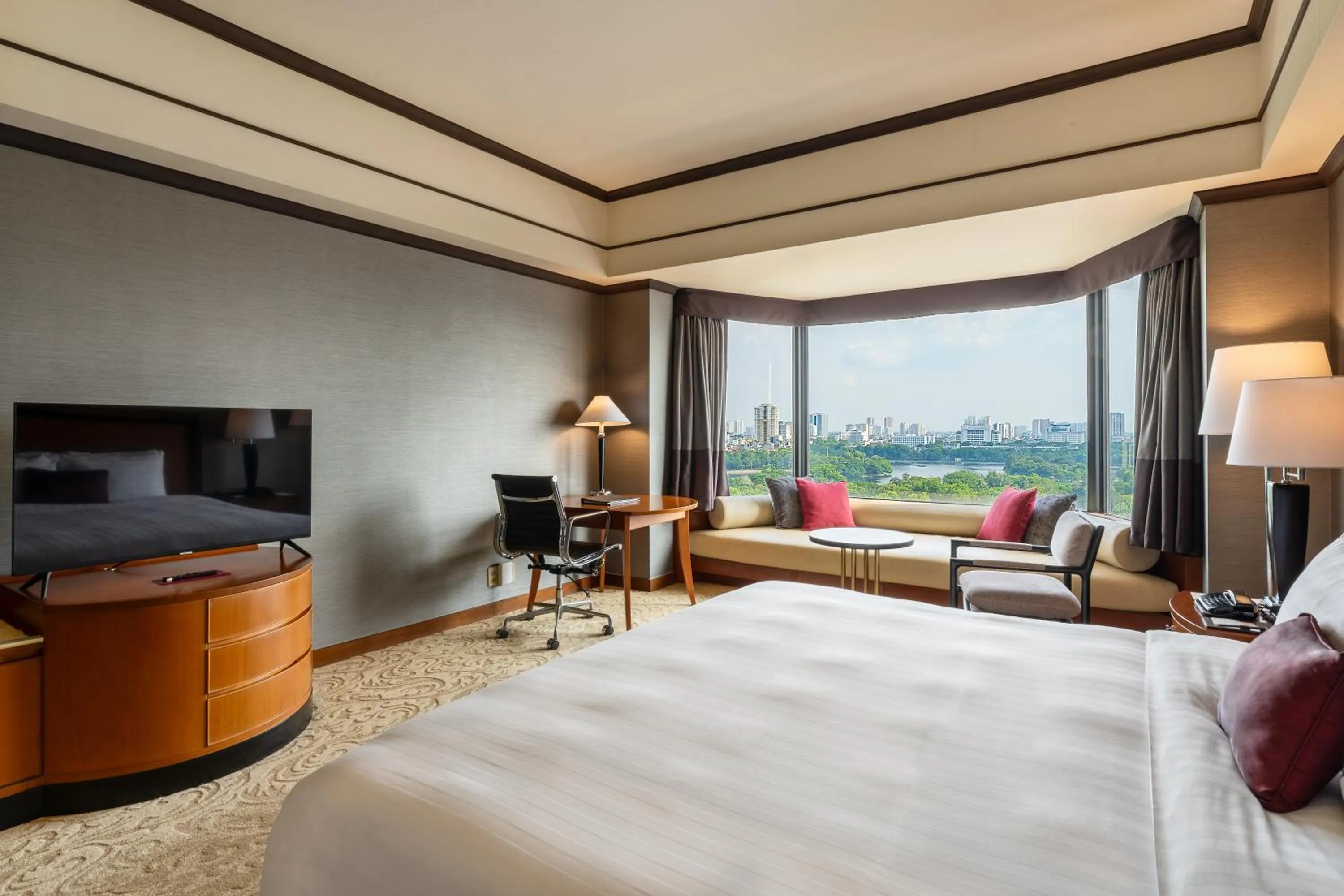 Bathroom, Bed in Hôtel du Parc Hanoï