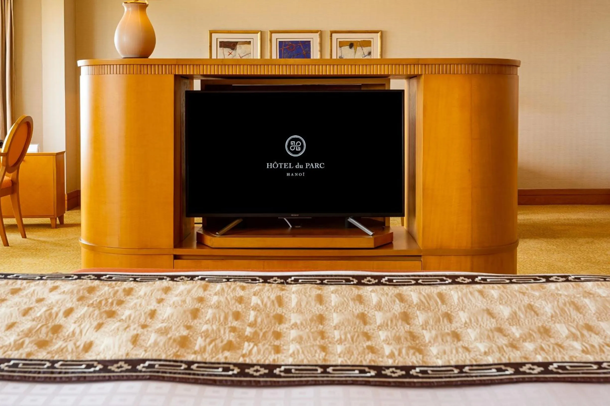 TV and multimedia in Hôtel du Parc Hanoï