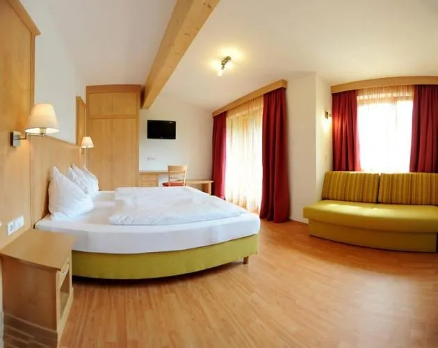 Bathroom, Bed in Haus Karnia Appartements & Zimmer