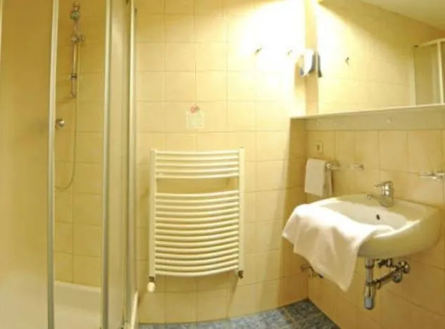 Bathroom in Haus Karnia Appartements & Zimmer