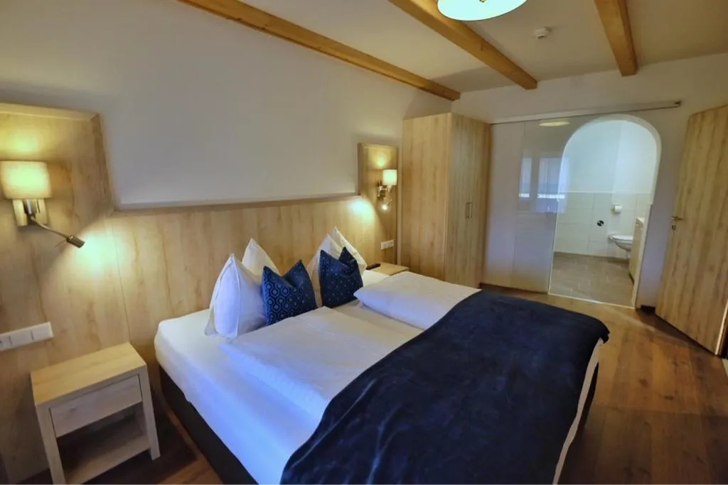 Bed in Haus Karnia Appartements & Zimmer
