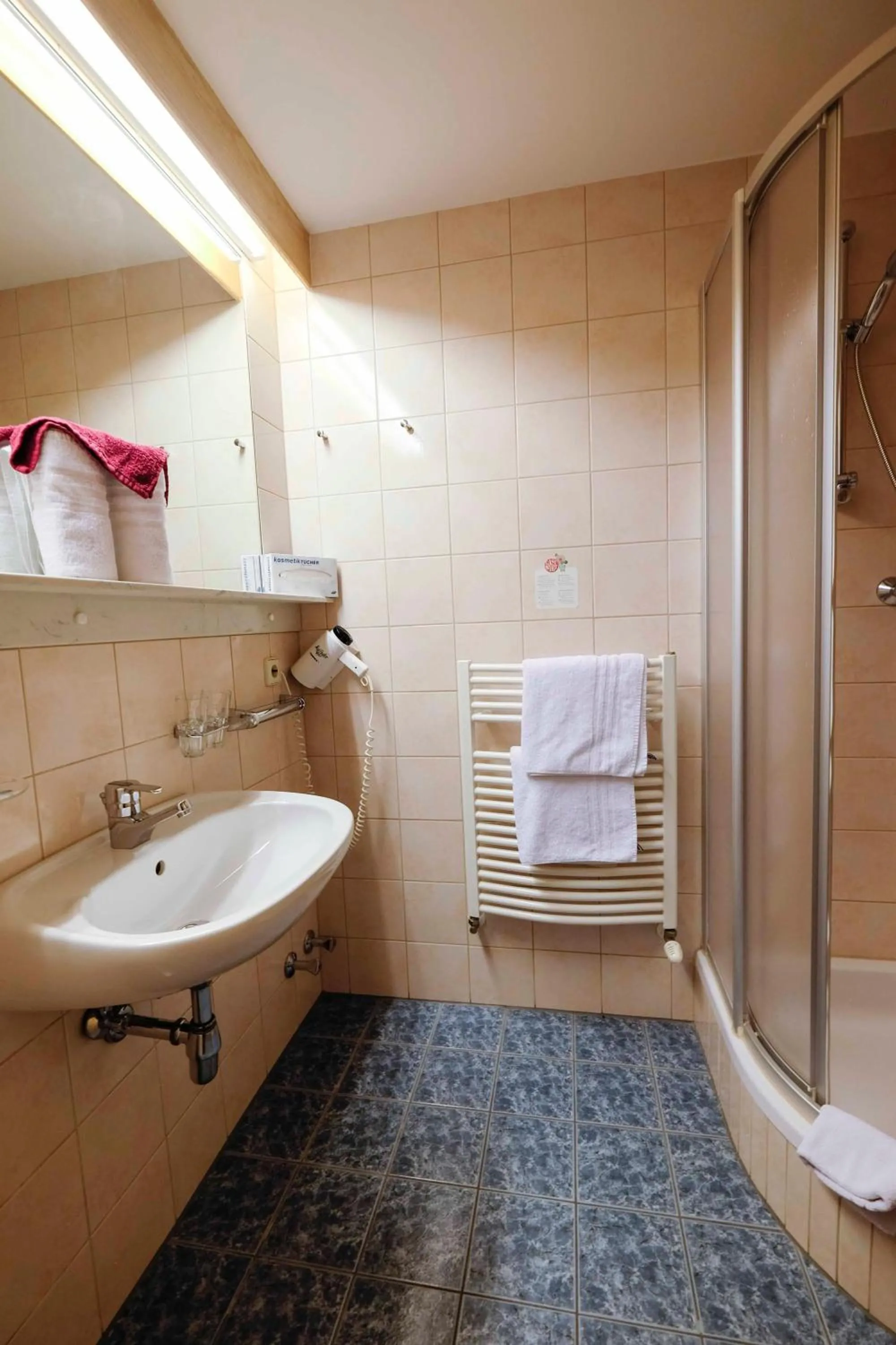 Shower in Haus Karnia Appartements & Zimmer