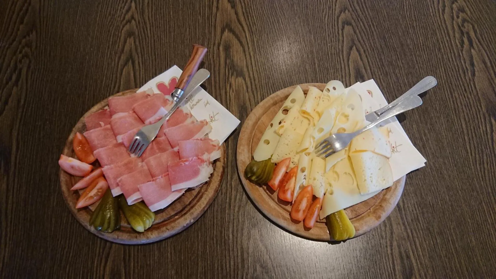 Restaurant/places to eat in Haus Karnia Appartements & Zimmer