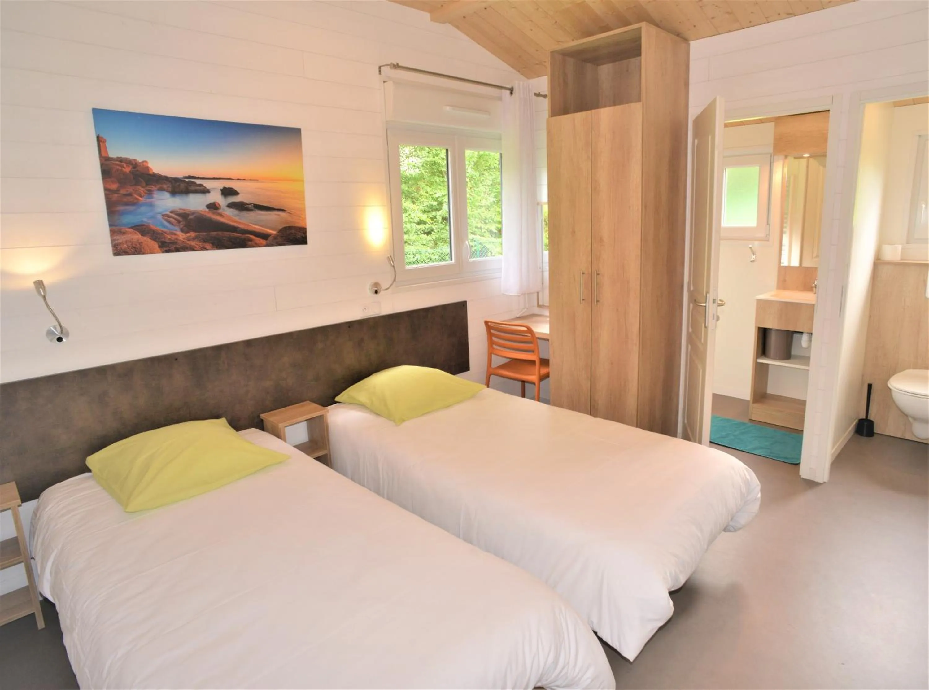 Toilet, Bed in Camping Le Val de Landrouet