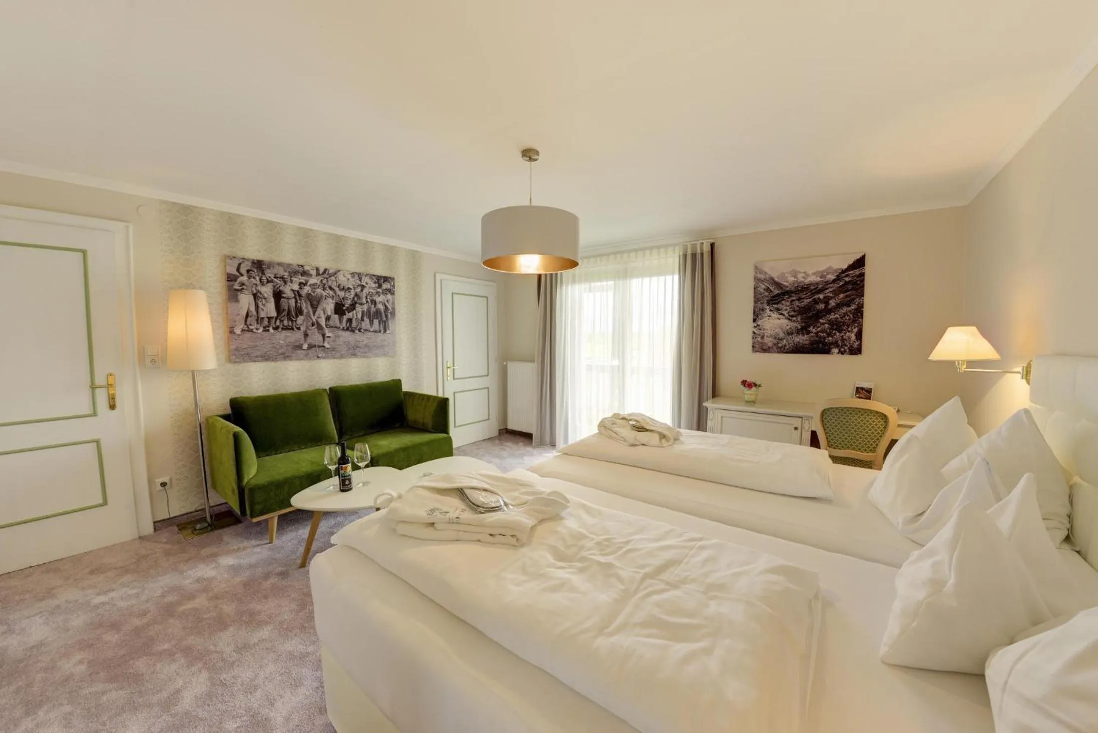 Seating area, Bed in Das Moerisch