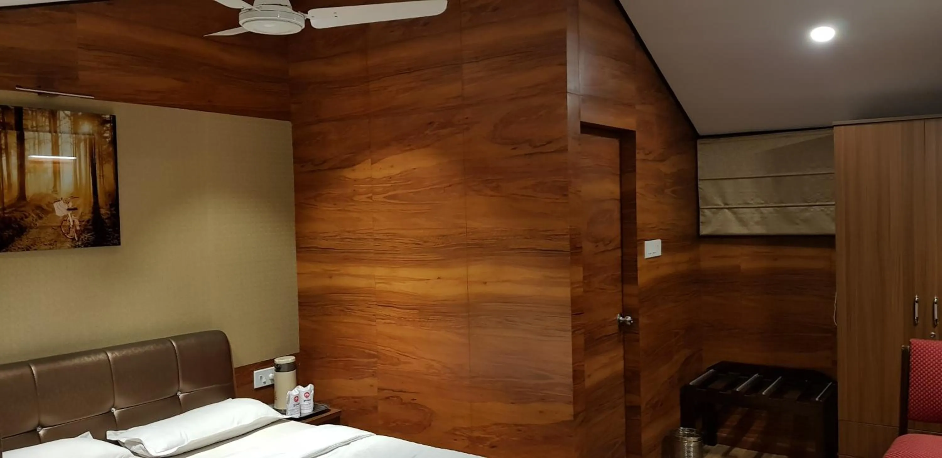 TV and multimedia, Bed in Hotel Rushabh Home