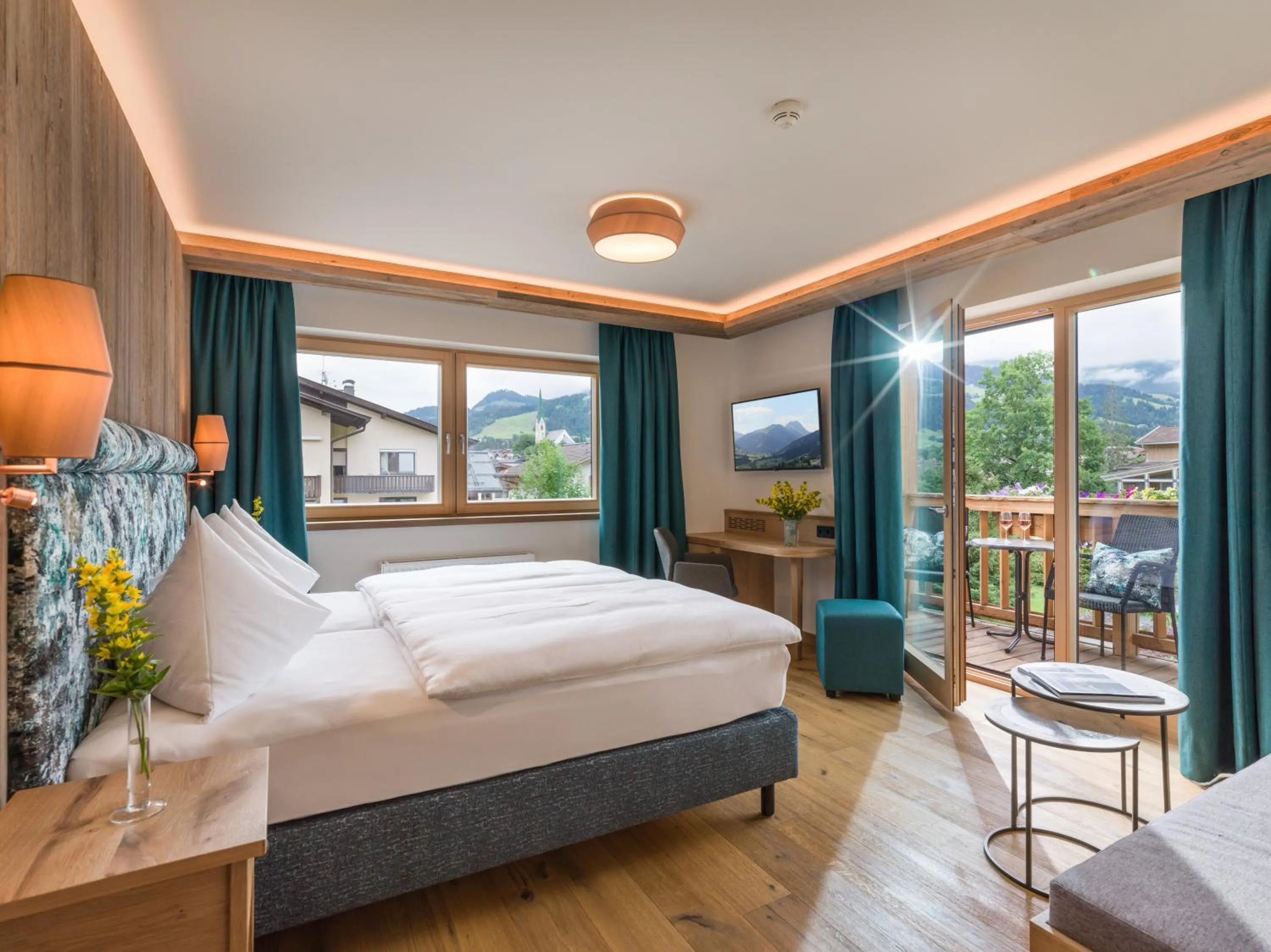 Photo of the whole room, Bed in Hotel Zentral ****superior